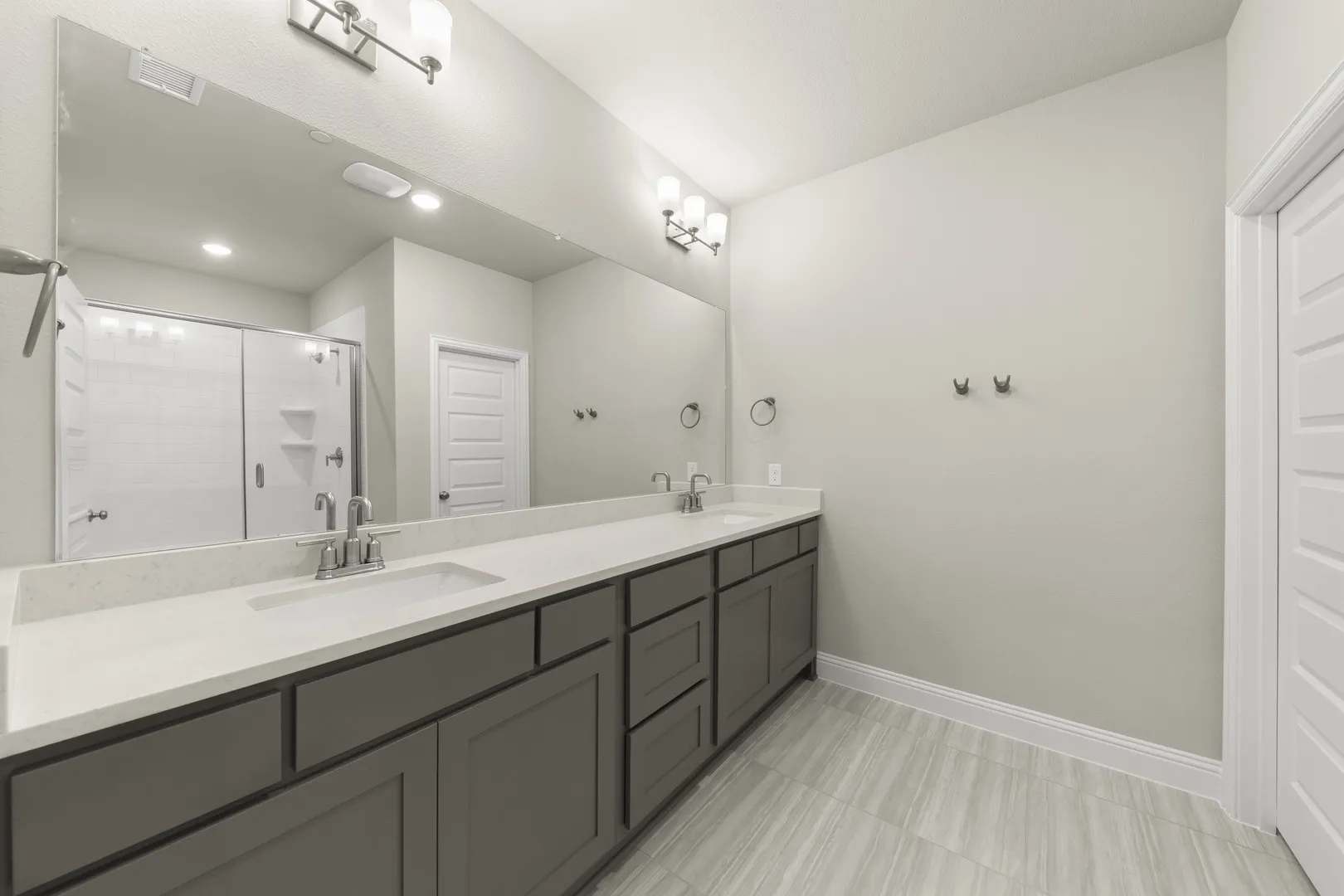 22. 3904 Keya - Bath (2)