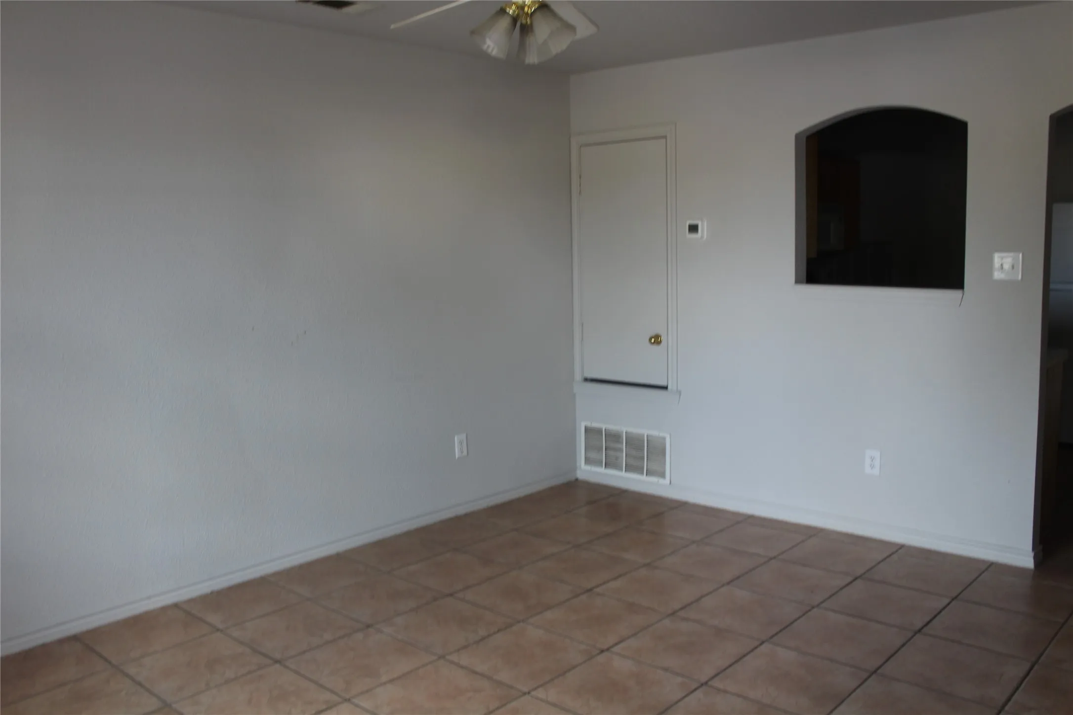 Emp room with tile patterned flooring and a ceiling fan