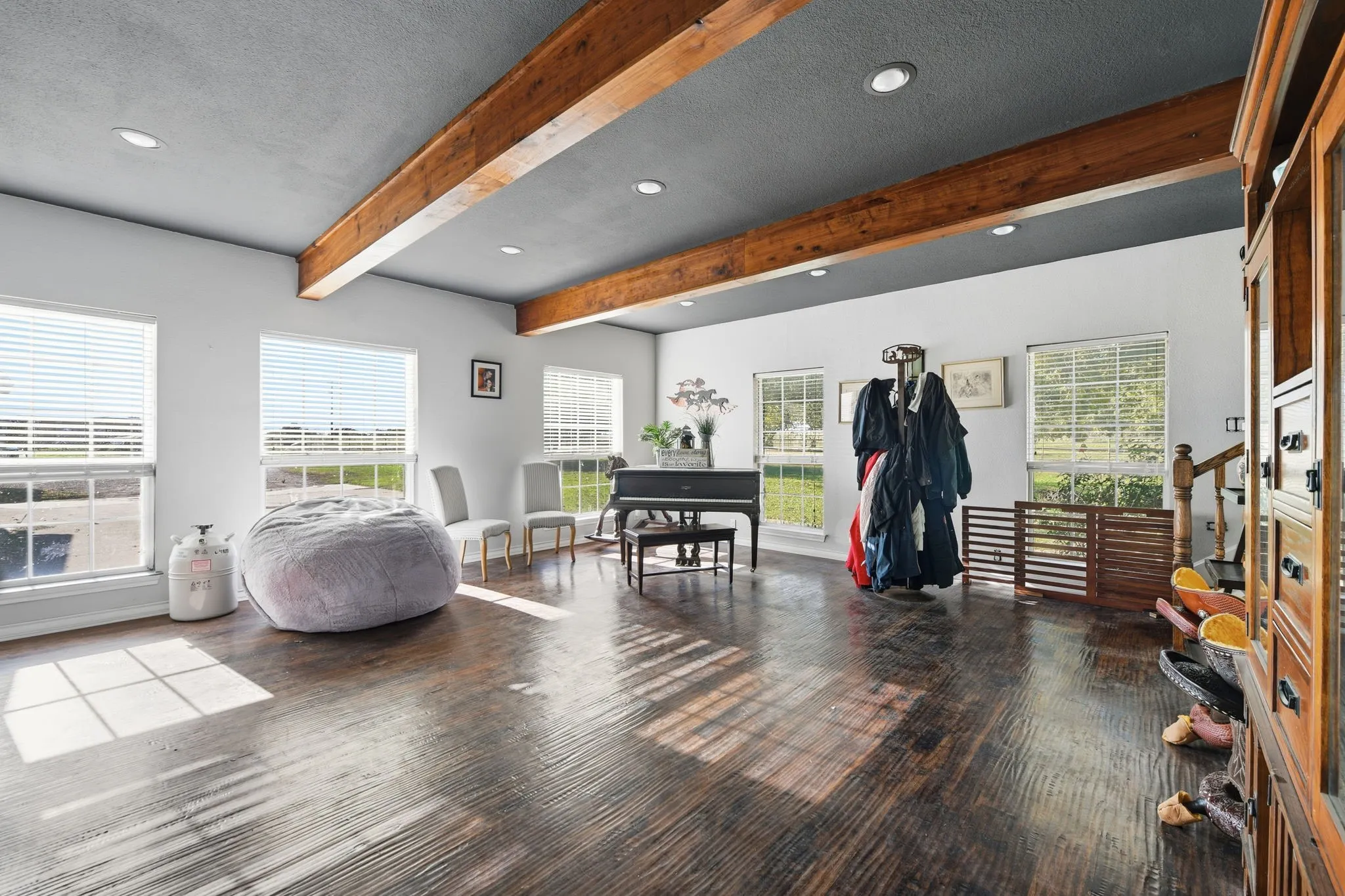 Farm For Sale in Wise County , 5071 Fm 1810, Chico, Texas 76431, 5 Bedrooms, 4 Bathrooms, 3 Garage spaces, 4,804 Sqft, built in 1999, Preowned, Price $1,399,950, mls#21087723, Real Estate Agent in Chico, Homes For Sale in Wise county, Homes For Sale in Chico, Realtor in Chico Texas, Real Estate Brokerage Independent Realty Texas, Luminita Cordes Realtor