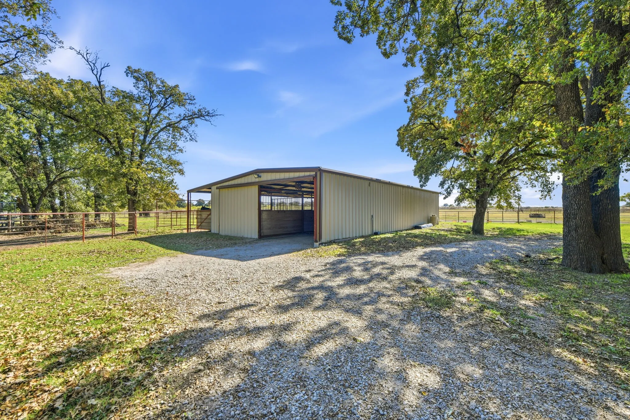 Farm For Sale in Wise County , 5071 Fm 1810, Chico, Texas 76431, 5 Bedrooms, 4 Bathrooms, 3 Garage spaces, 4,804 Sqft, built in 1999, Preowned, Price $1,399,950, mls#21087723, Real Estate Agent in Chico, Homes For Sale in Wise county, Homes For Sale in Chico, Realtor in Chico Texas, Real Estate Brokerage Independent Realty Texas, Luminita Cordes Realtor