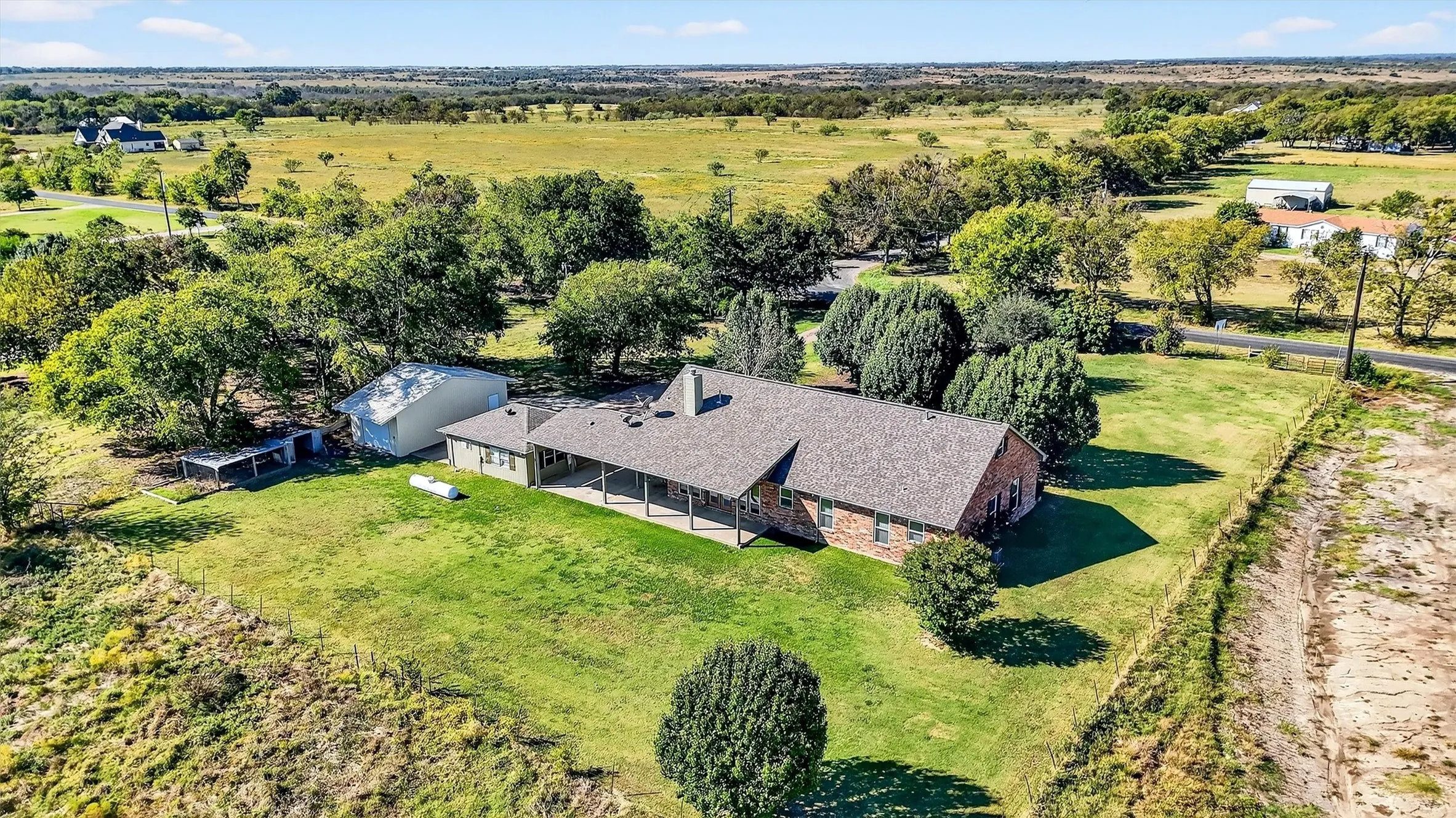 Single Family Residence For Sale in Grayson County , 2166 Old Southmayd Road, Sherman, Texas 75092, 3 Bedroom, 3 Bathroom, 2 Garage spaces, 2,542 Sqft, built in 2007, mls#21092720, Real Estate Agent in Sherman, Homes For Sale in Grayson county, Homes For Sale in Sherman, Realtor in Sherman Texas, Real Estate Brokerage Independent Realty Texas, Luminita Cordes Realtor