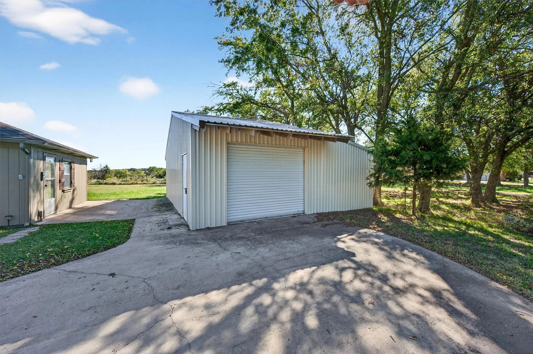Single Family Residence For Sale in Grayson County , 2166 Old Southmayd Road, Sherman, Texas 75092, 3 Bedroom, 3 Bathroom, 2 Garage spaces, 2,542 Sqft, built in 2007, mls#21092720, Real Estate Agent in Sherman, Homes For Sale in Grayson county, Homes For Sale in Sherman, Realtor in Sherman Texas, Real Estate Brokerage Independent Realty Texas, Luminita Cordes Realtor