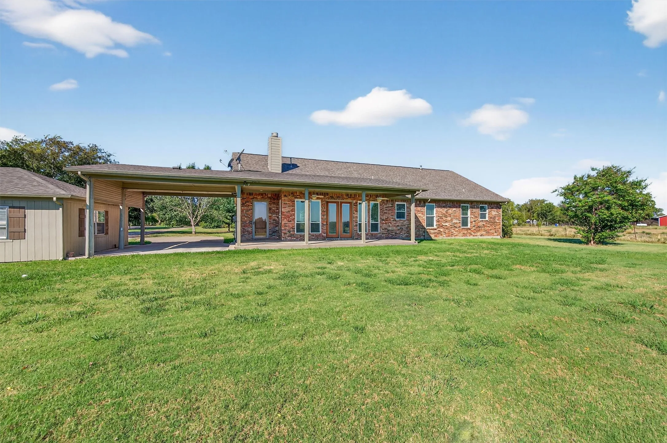 Single Family Residence For Sale in Grayson County , 2166 Old Southmayd Road, Sherman, Texas 75092, 3 Bedroom, 3 Bathroom, 2 Garage spaces, 2,542 Sqft, built in 2007, mls#21092720, Real Estate Agent in Sherman, Homes For Sale in Grayson county, Homes For Sale in Sherman, Realtor in Sherman Texas, Real Estate Brokerage Independent Realty Texas, Luminita Cordes Realtor