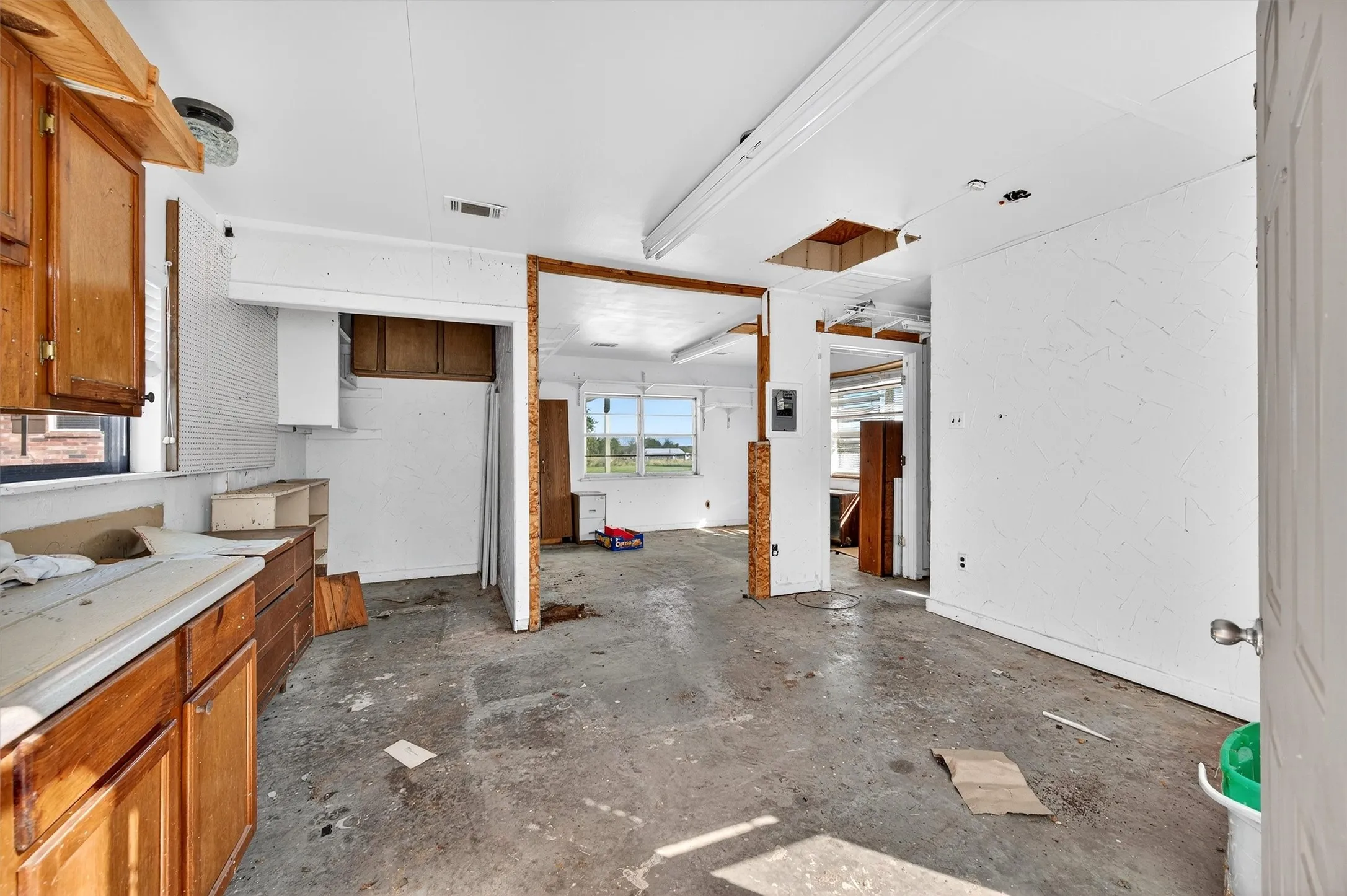 Single Family Residence For Sale in Grayson County , 2166 Old Southmayd Road, Sherman, Texas 75092, 3 Bedroom, 3 Bathroom, 2 Garage spaces, 2,542 Sqft, built in 2007, mls#21092720, Real Estate Agent in Sherman, Homes For Sale in Grayson county, Homes For Sale in Sherman, Realtor in Sherman Texas, Real Estate Brokerage Independent Realty Texas, Luminita Cordes Realtor