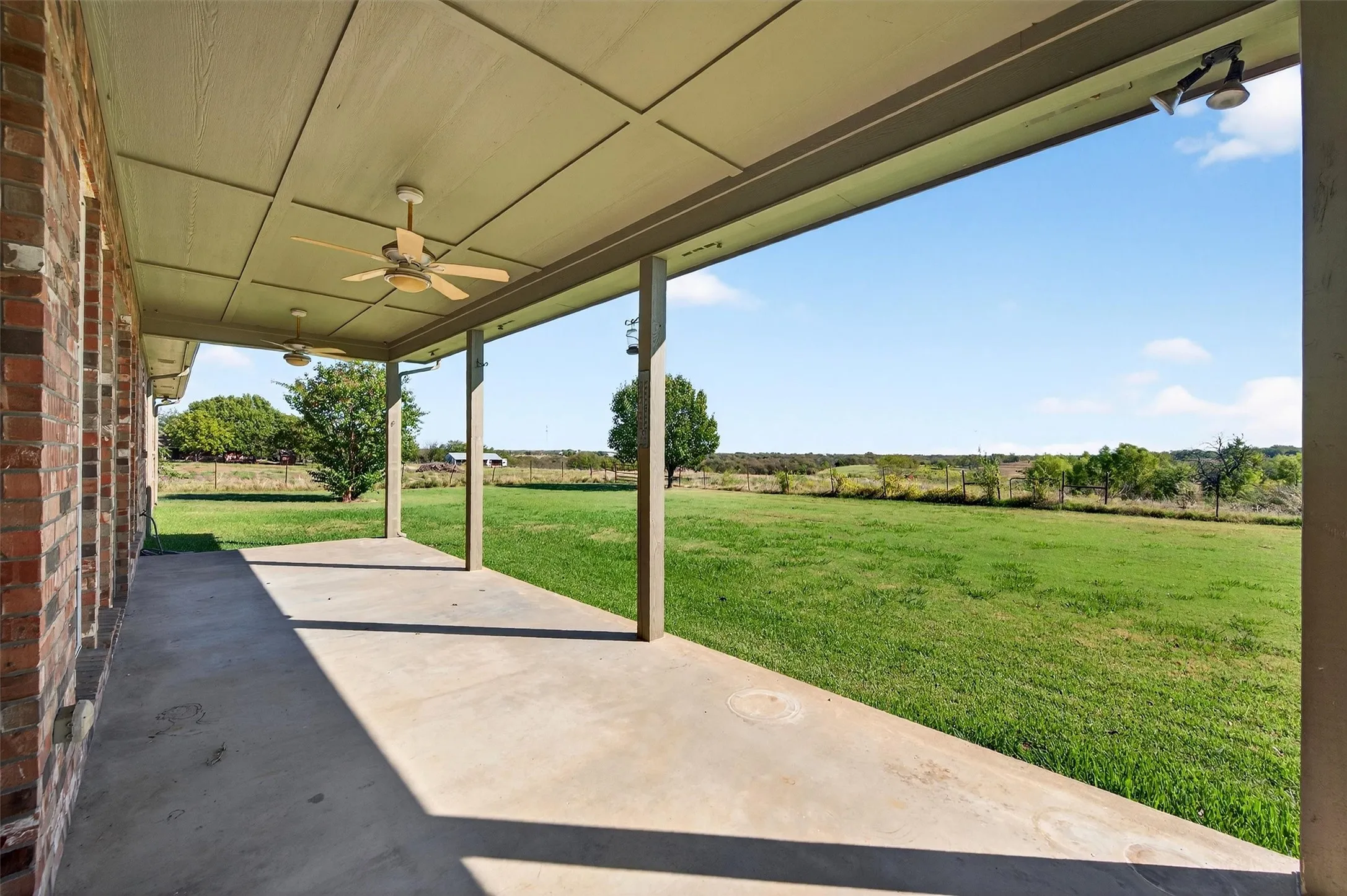 Single Family Residence For Sale in Grayson County , 2166 Old Southmayd Road, Sherman, Texas 75092, 3 Bedroom, 3 Bathroom, 2 Garage spaces, 2,542 Sqft, built in 2007, mls#21092720, Real Estate Agent in Sherman, Homes For Sale in Grayson county, Homes For Sale in Sherman, Realtor in Sherman Texas, Real Estate Brokerage Independent Realty Texas, Luminita Cordes Realtor