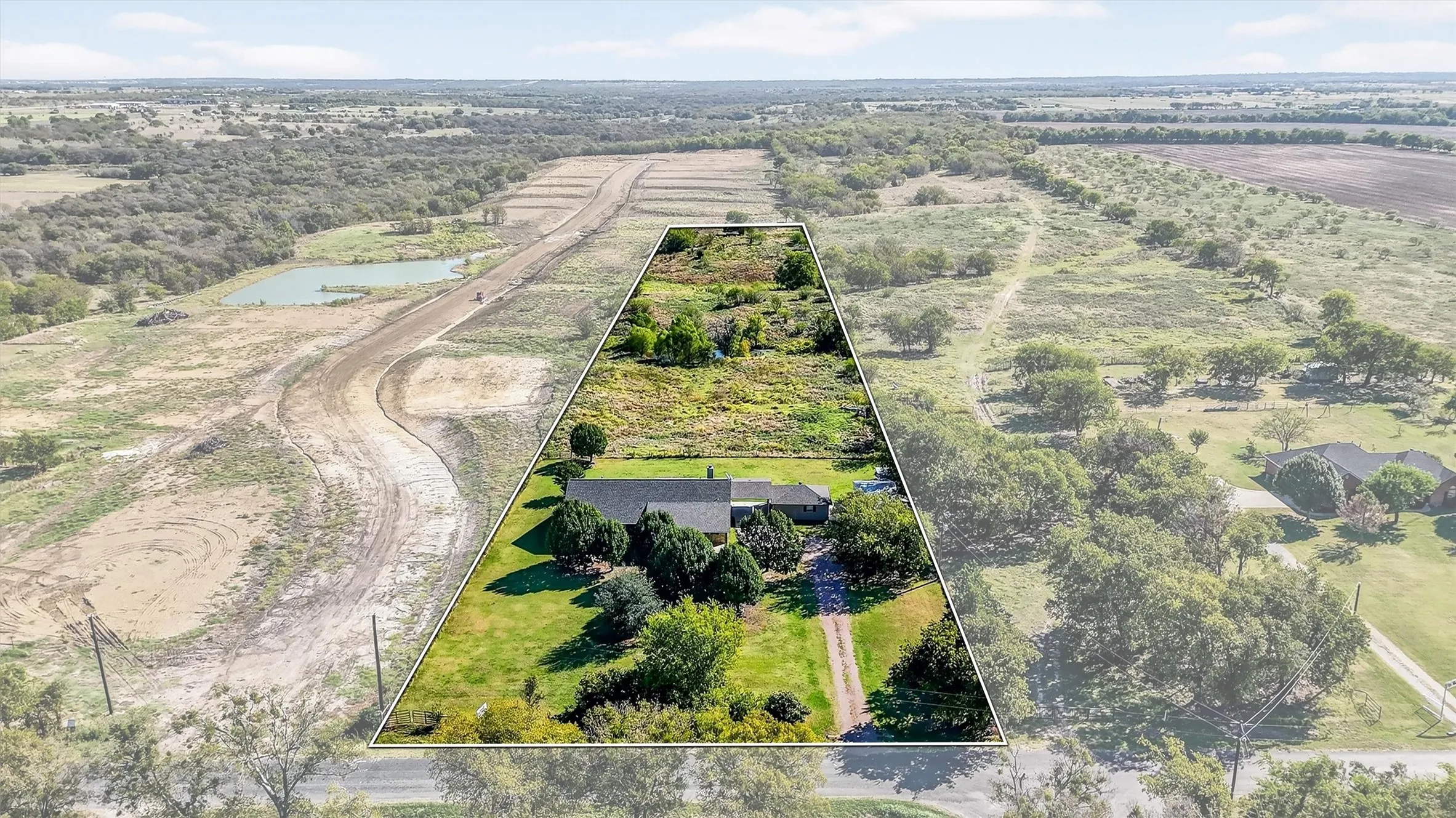 Single Family Residence For Sale in Grayson County , 2166 Old Southmayd Road, Sherman, Texas 75092, 3 Bedroom, 3 Bathroom, 2 Garage spaces, 2,542 Sqft, built in 2007, mls#21092720, Real Estate Agent in Sherman, Homes For Sale in Grayson county, Homes For Sale in Sherman, Realtor in Sherman Texas, Real Estate Brokerage Independent Realty Texas, Luminita Cordes Realtor