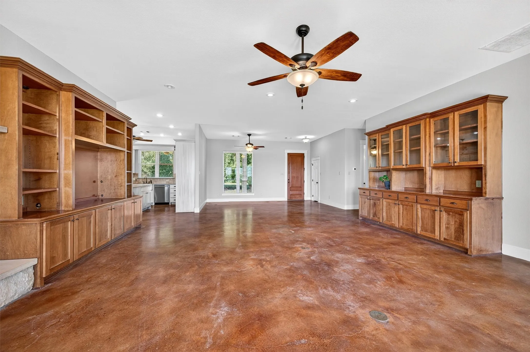 Single Family Residence For Sale in Grayson County , 2166 Old Southmayd Road, Sherman, Texas 75092, 3 Bedroom, 3 Bathroom, 2 Garage spaces, 2,542 Sqft, built in 2007, mls#21092720, Real Estate Agent in Sherman, Homes For Sale in Grayson county, Homes For Sale in Sherman, Realtor in Sherman Texas, Real Estate Brokerage Independent Realty Texas, Luminita Cordes Realtor