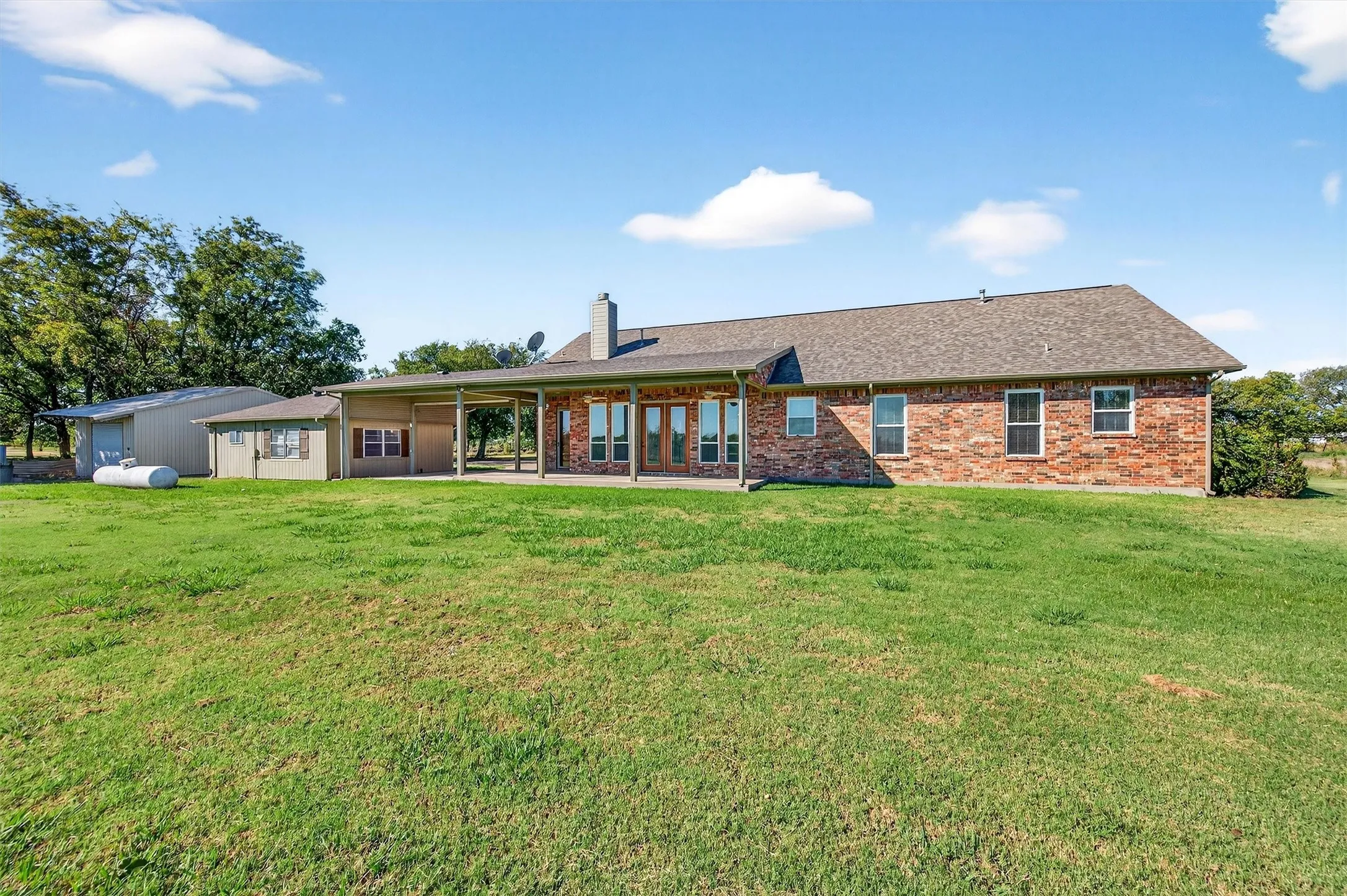 Single Family Residence For Sale in Grayson County , 2166 Old Southmayd Road, Sherman, Texas 75092, 3 Bedroom, 3 Bathroom, 2 Garage spaces, 2,542 Sqft, built in 2007, mls#21092720, Real Estate Agent in Sherman, Homes For Sale in Grayson county, Homes For Sale in Sherman, Realtor in Sherman Texas, Real Estate Brokerage Independent Realty Texas, Luminita Cordes Realtor
