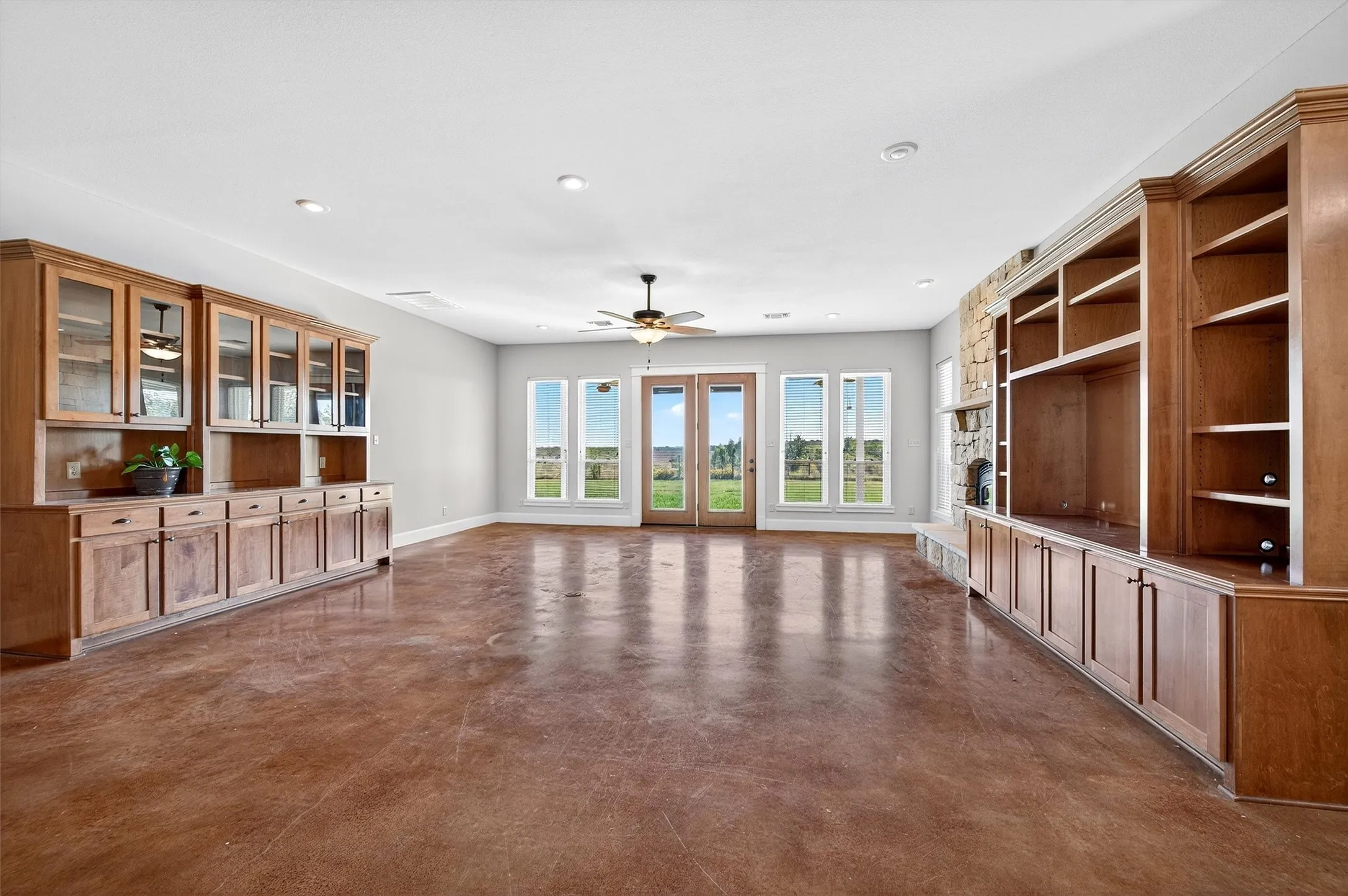 Single Family Residence For Sale in Grayson County , 2166 Old Southmayd Road, Sherman, Texas 75092, 3 Bedroom, 3 Bathroom, 2 Garage spaces, 2,542 Sqft, built in 2007, mls#21092720, Real Estate Agent in Sherman, Homes For Sale in Grayson county, Homes For Sale in Sherman, Realtor in Sherman Texas, Real Estate Brokerage Independent Realty Texas, Luminita Cordes Realtor
