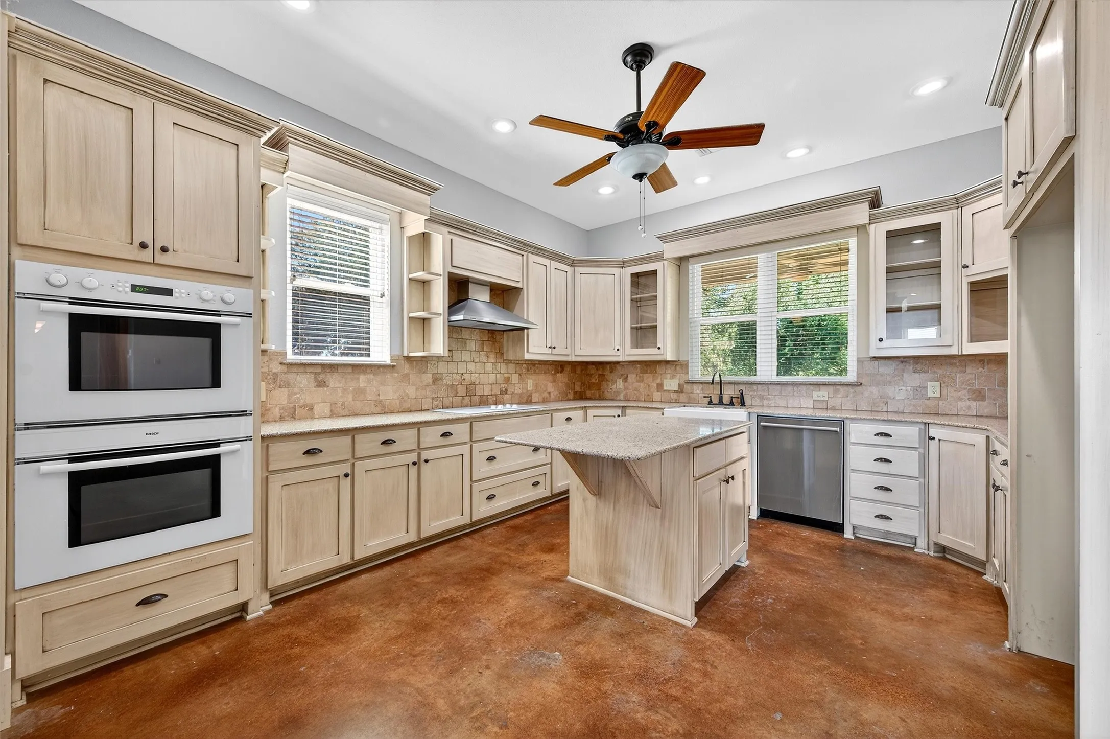 Single Family Residence For Sale in Grayson County , 2166 Old Southmayd Road, Sherman, Texas 75092, 3 Bedroom, 3 Bathroom, 2 Garage spaces, 2,542 Sqft, built in 2007, mls#21092720, Real Estate Agent in Sherman, Homes For Sale in Grayson county, Homes For Sale in Sherman, Realtor in Sherman Texas, Real Estate Brokerage Independent Realty Texas, Luminita Cordes Realtor
