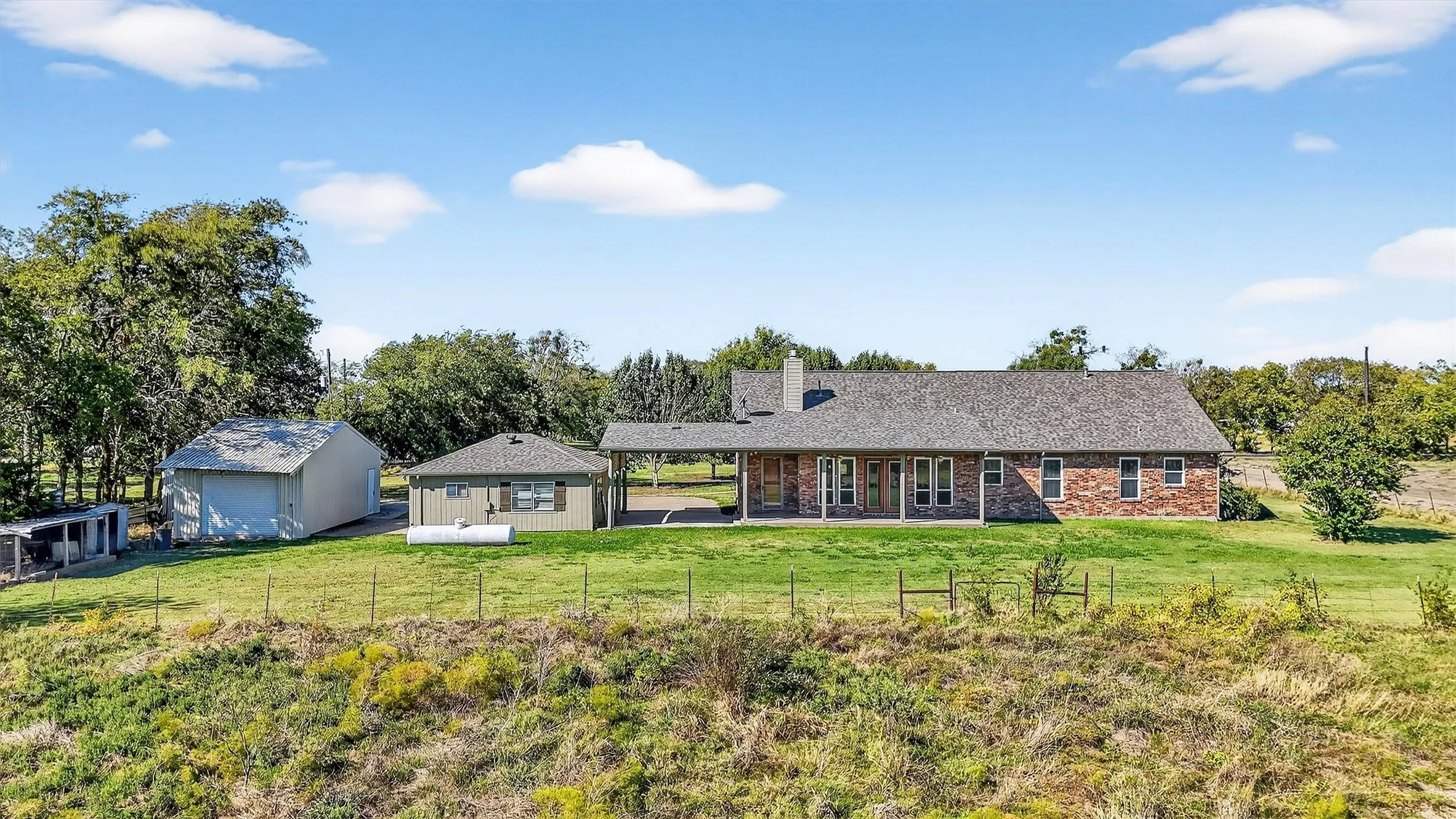 Single Family Residence For Sale in Grayson County , 2166 Old Southmayd Road, Sherman, Texas 75092, 3 Bedroom, 3 Bathroom, 2 Garage spaces, 2,542 Sqft, built in 2007, mls#21092720, Real Estate Agent in Sherman, Homes For Sale in Grayson county, Homes For Sale in Sherman, Realtor in Sherman Texas, Real Estate Brokerage Independent Realty Texas, Luminita Cordes Realtor