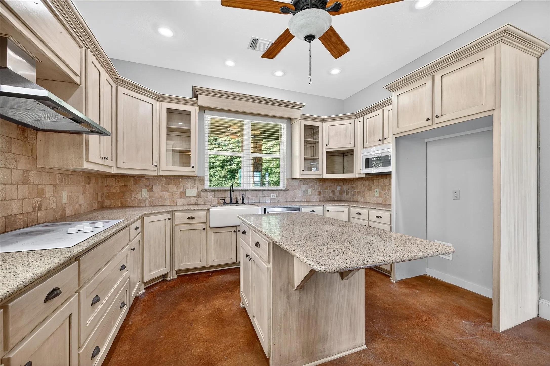Single Family Residence For Sale in Grayson County , 2166 Old Southmayd Road, Sherman, Texas 75092, 3 Bedroom, 3 Bathroom, 2 Garage spaces, 2,542 Sqft, built in 2007, mls#21092720, Real Estate Agent in Sherman, Homes For Sale in Grayson county, Homes For Sale in Sherman, Realtor in Sherman Texas, Real Estate Brokerage Independent Realty Texas, Luminita Cordes Realtor