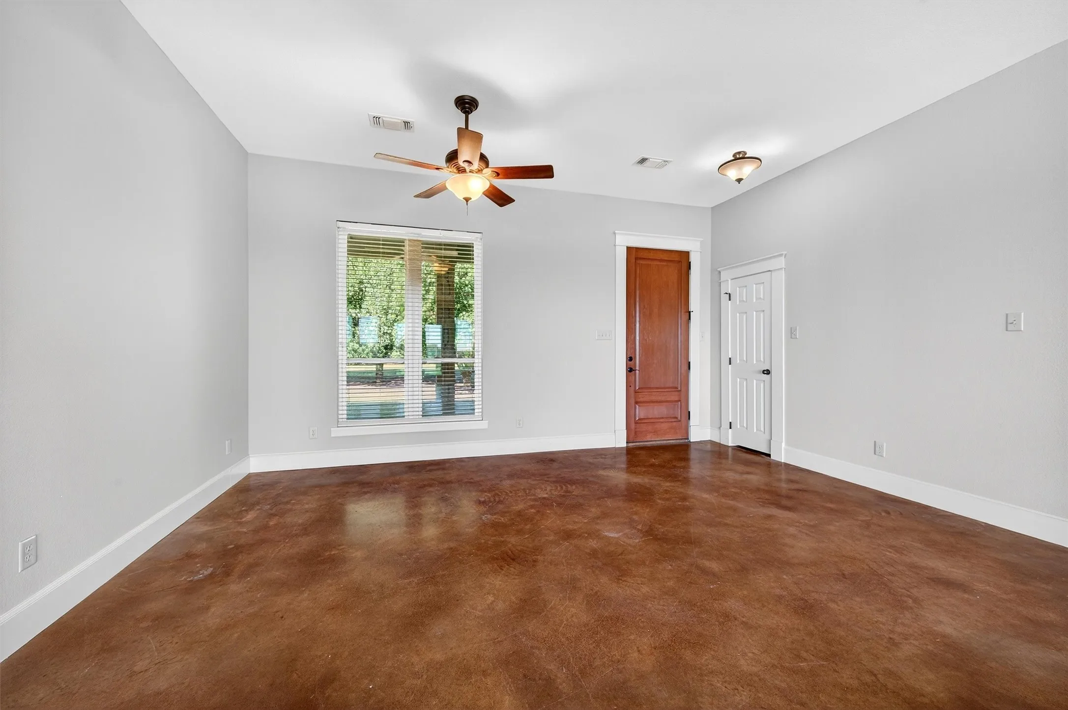 Single Family Residence For Sale in Grayson County , 2166 Old Southmayd Road, Sherman, Texas 75092, 3 Bedroom, 3 Bathroom, 2 Garage spaces, 2,542 Sqft, built in 2007, mls#21092720, Real Estate Agent in Sherman, Homes For Sale in Grayson county, Homes For Sale in Sherman, Realtor in Sherman Texas, Real Estate Brokerage Independent Realty Texas, Luminita Cordes Realtor