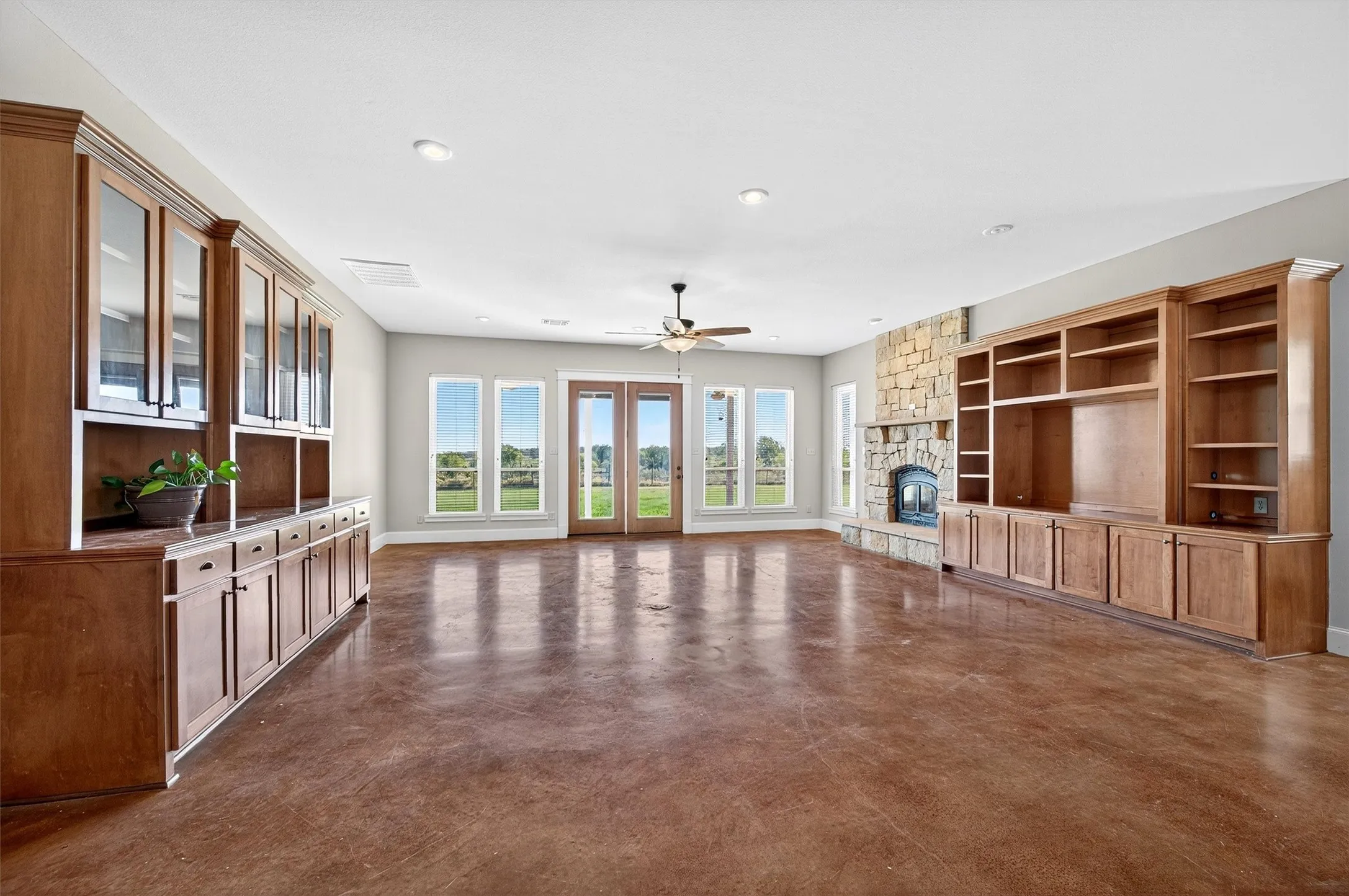 Single Family Residence For Sale in Grayson County , 2166 Old Southmayd Road, Sherman, Texas 75092, 3 Bedroom, 3 Bathroom, 2 Garage spaces, 2,542 Sqft, built in 2007, mls#21092720, Real Estate Agent in Sherman, Homes For Sale in Grayson county, Homes For Sale in Sherman, Realtor in Sherman Texas, Real Estate Brokerage Independent Realty Texas, Luminita Cordes Realtor