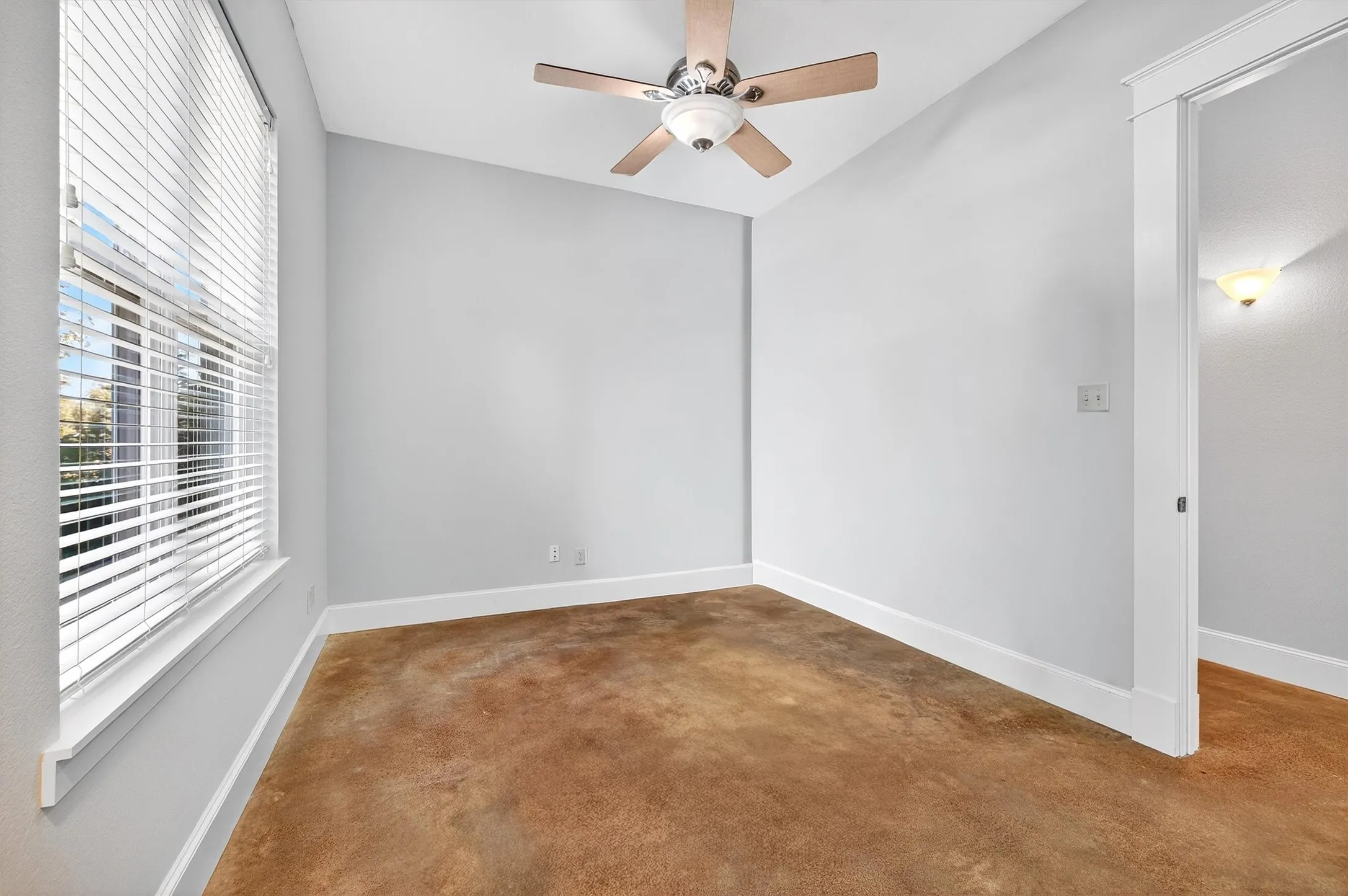 Single Family Residence For Sale in Grayson County , 2166 Old Southmayd Road, Sherman, Texas 75092, 3 Bedroom, 3 Bathroom, 2 Garage spaces, 2,542 Sqft, built in 2007, mls#21092720, Real Estate Agent in Sherman, Homes For Sale in Grayson county, Homes For Sale in Sherman, Realtor in Sherman Texas, Real Estate Brokerage Independent Realty Texas, Luminita Cordes Realtor