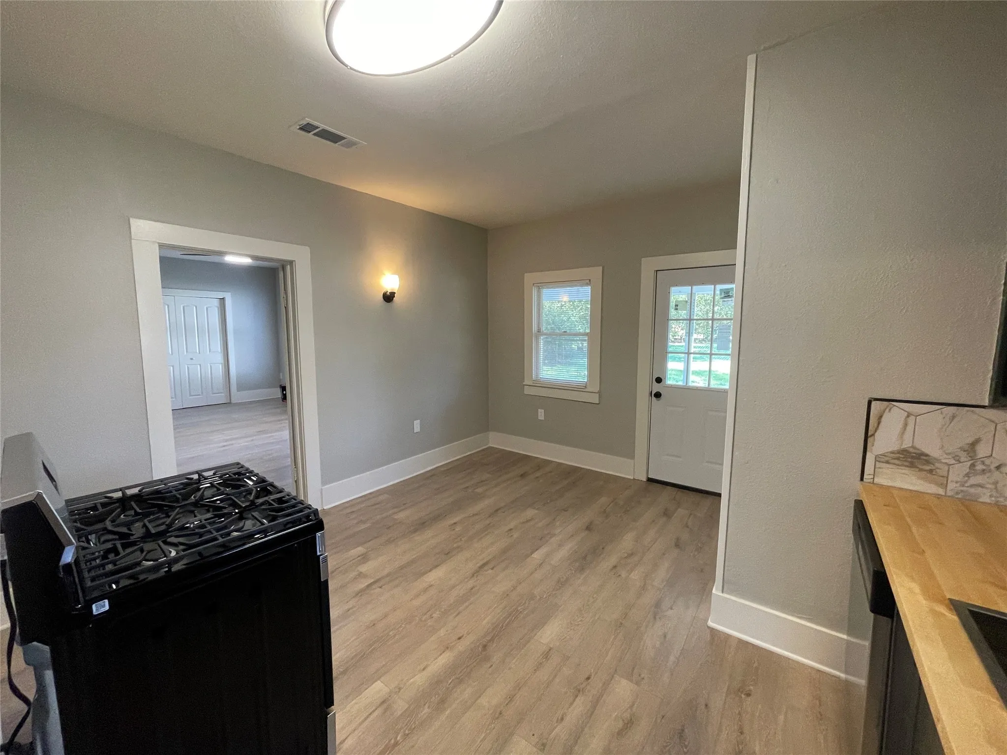 Single Family Residence For Sale in Montague County , 800 Jefferson Street, Bowie, Texas 76230, 2 Bedroom, 1 Bathroom, 2 Garage spaces, 1,174 Sqft, built in 1939, mls#21092683, Real Estate Agent in Bowie, Homes For Sale in Montague county, Homes For Sale in Bowie, Realtor in Bowie Texas, Real Estate Brokerage Independent Realty Texas, Luminita Cordes Realtor