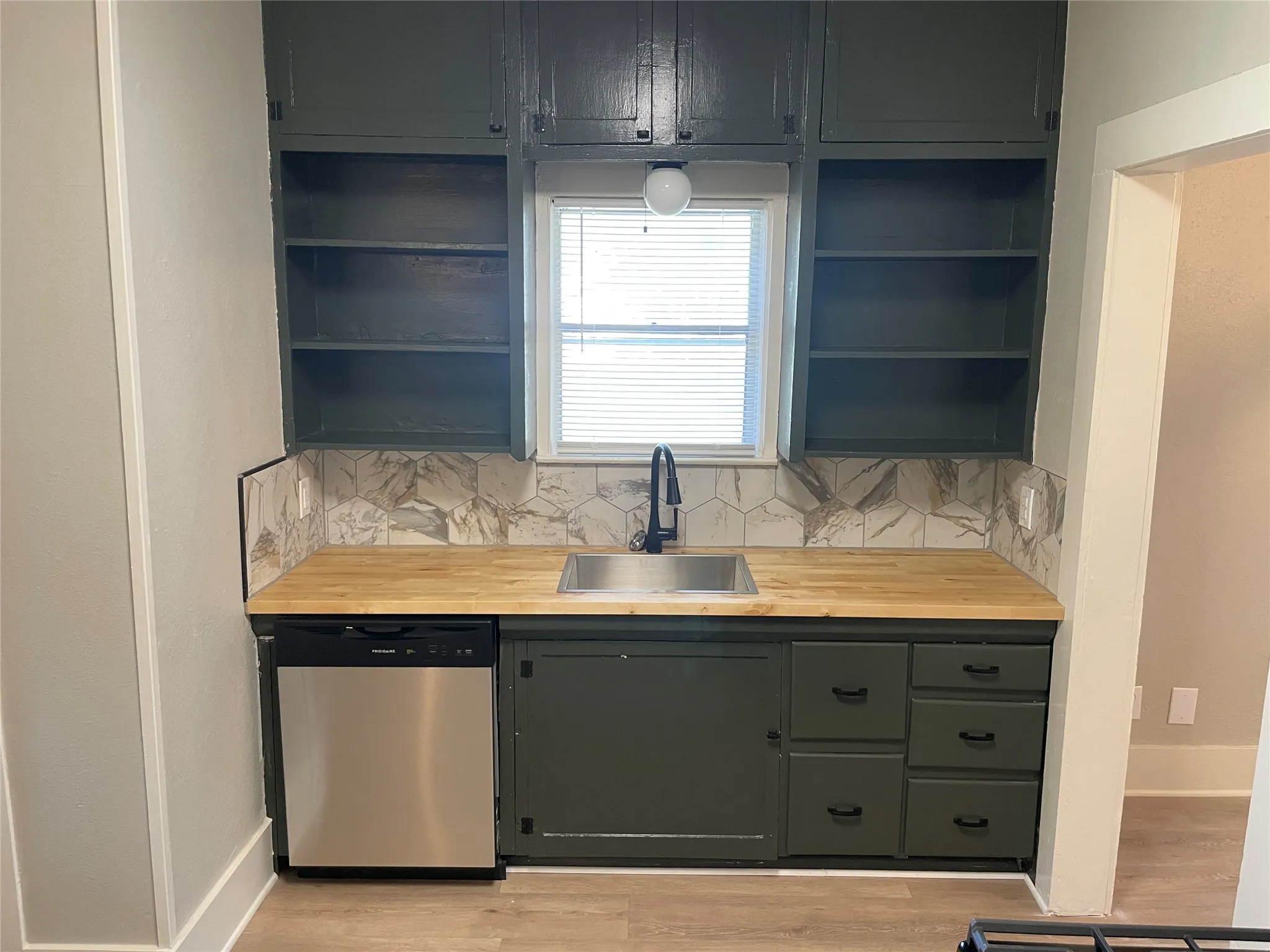 Single Family Residence For Sale in Montague County , 800 Jefferson Street, Bowie, Texas 76230, 2 Bedroom, 1 Bathroom, 2 Garage spaces, 1,174 Sqft, built in 1939, mls#21092683, Real Estate Agent in Bowie, Homes For Sale in Montague county, Homes For Sale in Bowie, Realtor in Bowie Texas, Real Estate Brokerage Independent Realty Texas, Luminita Cordes Realtor