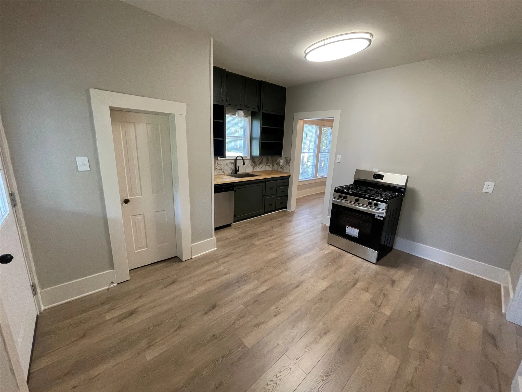 Single Family Residence For Sale in Montague County , 800 Jefferson Street, Bowie, Texas 76230, 2 Bedroom, 1 Bathroom, 2 Garage spaces, 1,174 Sqft, built in 1939, mls#21092683, Real Estate Agent in Bowie, Homes For Sale in Montague county, Homes For Sale in Bowie, Realtor in Bowie Texas, Real Estate Brokerage Independent Realty Texas, Luminita Cordes Realtor