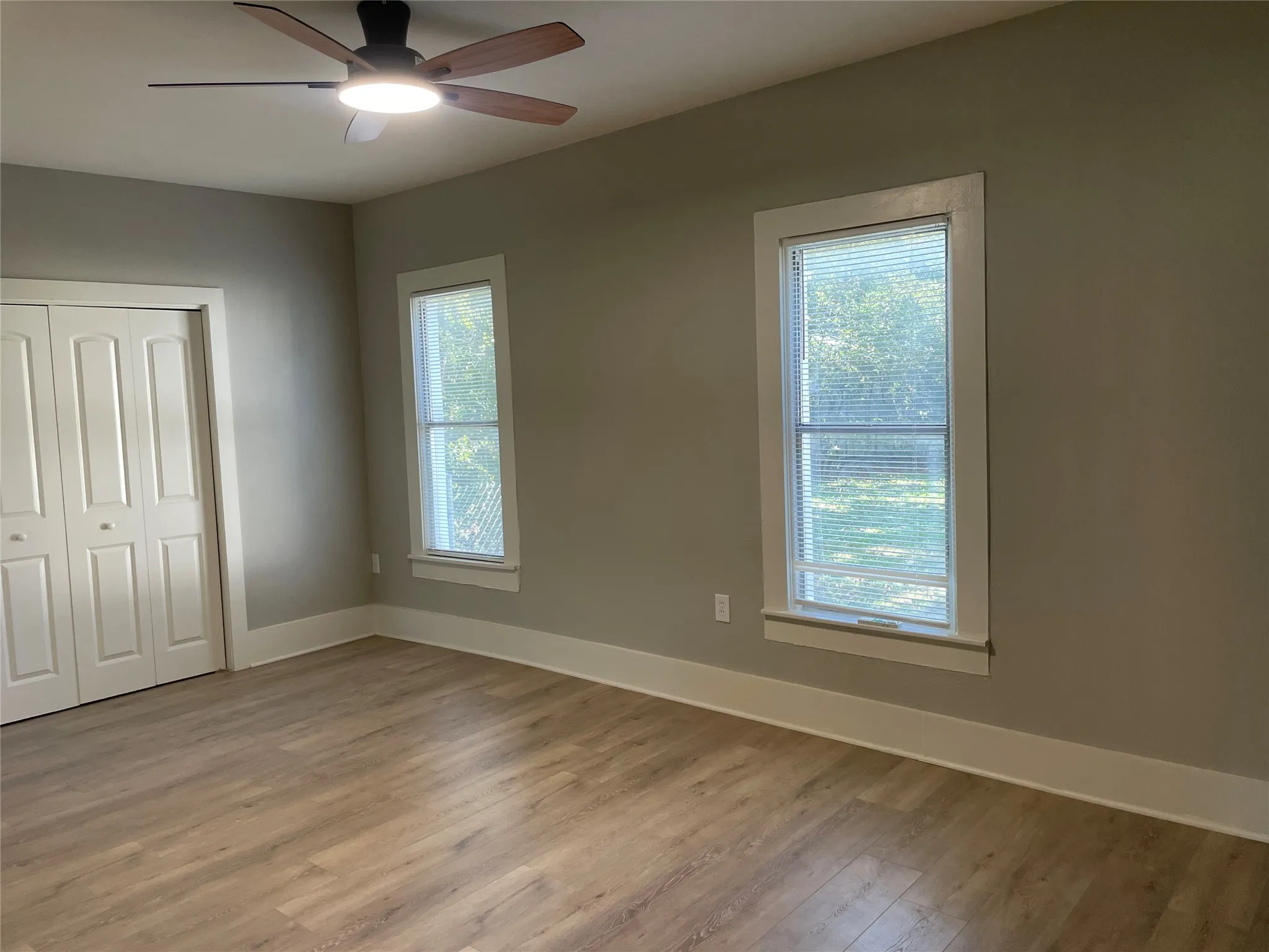 Single Family Residence For Sale in Montague County , 800 Jefferson Street, Bowie, Texas 76230, 2 Bedroom, 1 Bathroom, 2 Garage spaces, 1,174 Sqft, built in 1939, mls#21092683, Real Estate Agent in Bowie, Homes For Sale in Montague county, Homes For Sale in Bowie, Realtor in Bowie Texas, Real Estate Brokerage Independent Realty Texas, Luminita Cordes Realtor