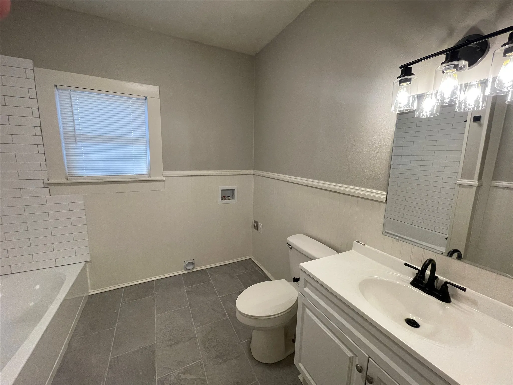 Single Family Residence For Sale in Montague County , 800 Jefferson Street, Bowie, Texas 76230, 2 Bedroom, 1 Bathroom, 2 Garage spaces, 1,174 Sqft, built in 1939, mls#21092683, Real Estate Agent in Bowie, Homes For Sale in Montague county, Homes For Sale in Bowie, Realtor in Bowie Texas, Real Estate Brokerage Independent Realty Texas, Luminita Cordes Realtor