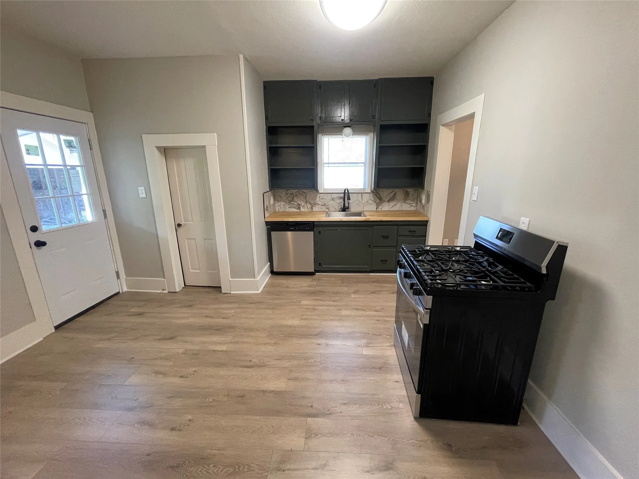 Single Family Residence For Sale in Montague County , 800 Jefferson Street, Bowie, Texas 76230, 2 Bedroom, 1 Bathroom, 2 Garage spaces, 1,174 Sqft, built in 1939, mls#21092683, Real Estate Agent in Bowie, Homes For Sale in Montague county, Homes For Sale in Bowie, Realtor in Bowie Texas, Real Estate Brokerage Independent Realty Texas, Luminita Cordes Realtor