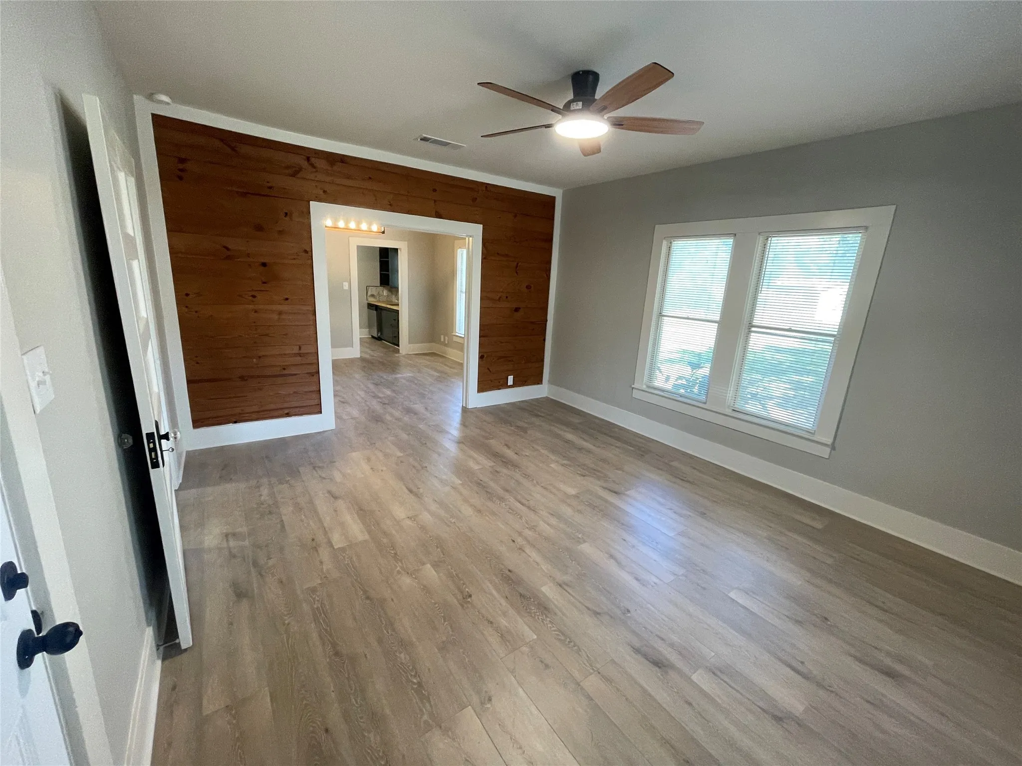 Single Family Residence For Sale in Montague County , 800 Jefferson Street, Bowie, Texas 76230, 2 Bedroom, 1 Bathroom, 2 Garage spaces, 1,174 Sqft, built in 1939, mls#21092683, Real Estate Agent in Bowie, Homes For Sale in Montague county, Homes For Sale in Bowie, Realtor in Bowie Texas, Real Estate Brokerage Independent Realty Texas, Luminita Cordes Realtor