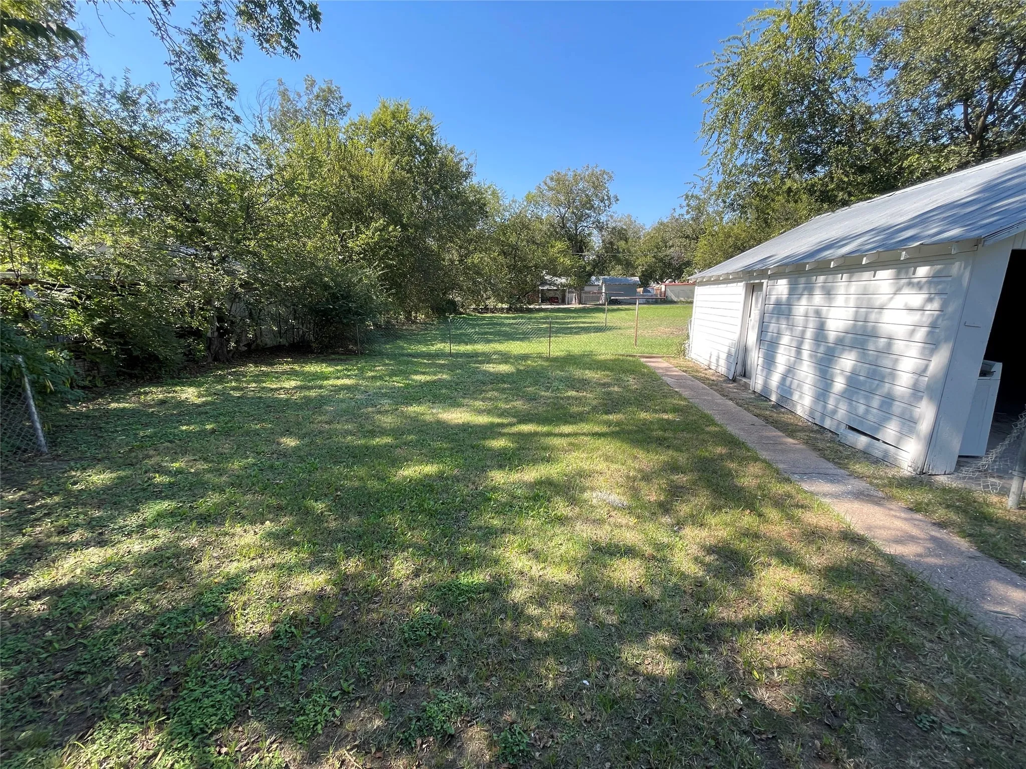 Single Family Residence For Sale in Montague County , 800 Jefferson Street, Bowie, Texas 76230, 2 Bedroom, 1 Bathroom, 2 Garage spaces, 1,174 Sqft, built in 1939, mls#21092683, Real Estate Agent in Bowie, Homes For Sale in Montague county, Homes For Sale in Bowie, Realtor in Bowie Texas, Real Estate Brokerage Independent Realty Texas, Luminita Cordes Realtor