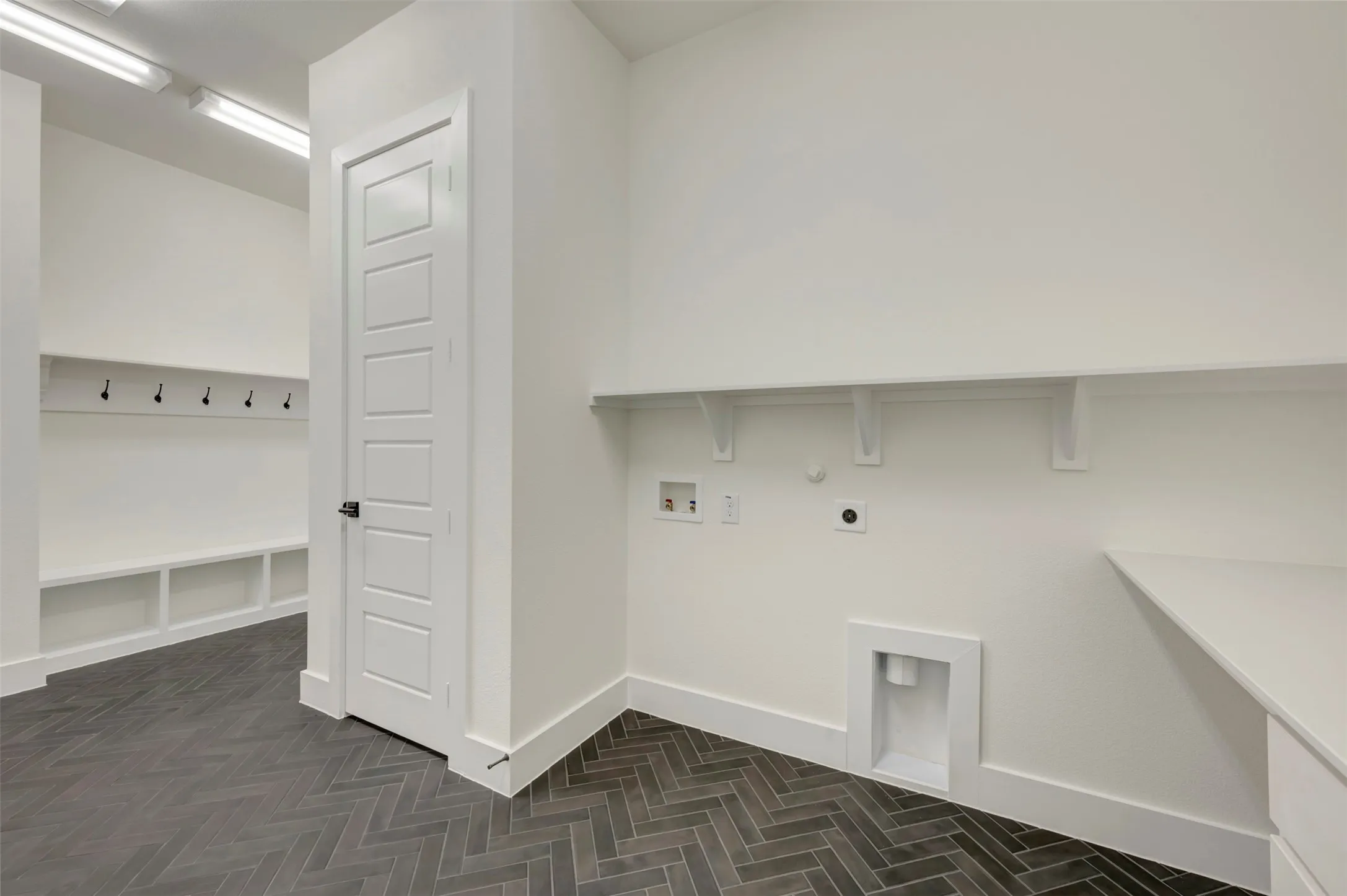 Laundry area featuring hookup for an electric dryer, hookup for a washing machine, and hookup for a gas dryer