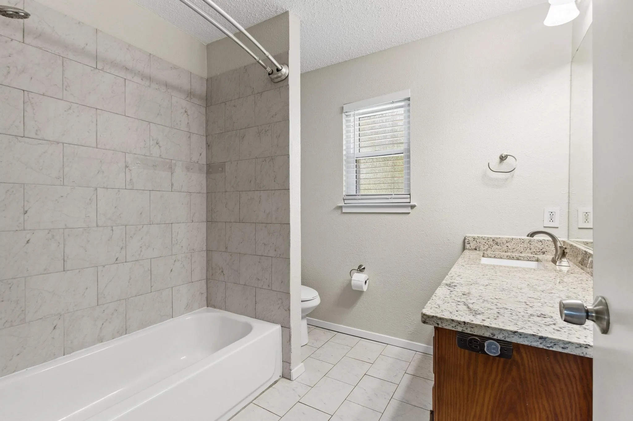 Single Family Residence For Sale in Grayson County , 904 S Gribble Street, Sherman, Texas 75090, 4 Bedroom, 2 Bathroom, Garage spaces, 1,630 Sqft, built in 1930, Preowned, mls#21091089, Real Estate Agent in Sherman, Homes For Sale in Grayson county, Homes For Sale in Sherman, Realtor in Sherman Texas, Real Estate Brokerage Independent Realty Texas, Luminita Cordes Realtor