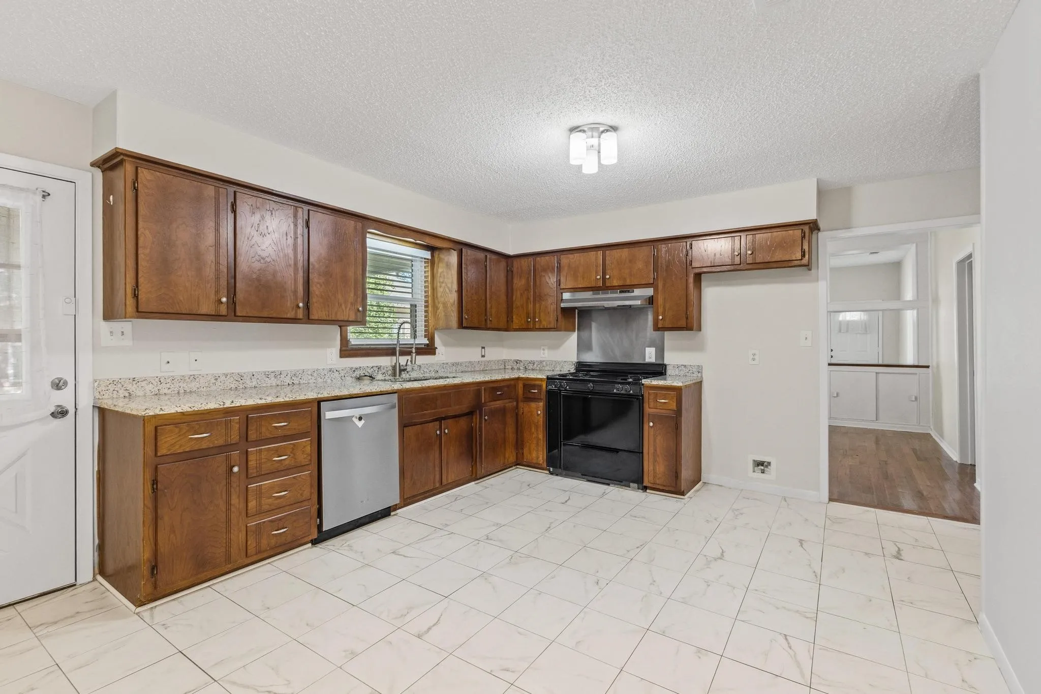 Single Family Residence For Sale in Grayson County , 904 S Gribble Street, Sherman, Texas 75090, 4 Bedroom, 2 Bathroom, Garage spaces, 1,630 Sqft, built in 1930, Preowned, mls#21091089, Real Estate Agent in Sherman, Homes For Sale in Grayson county, Homes For Sale in Sherman, Realtor in Sherman Texas, Real Estate Brokerage Independent Realty Texas, Luminita Cordes Realtor