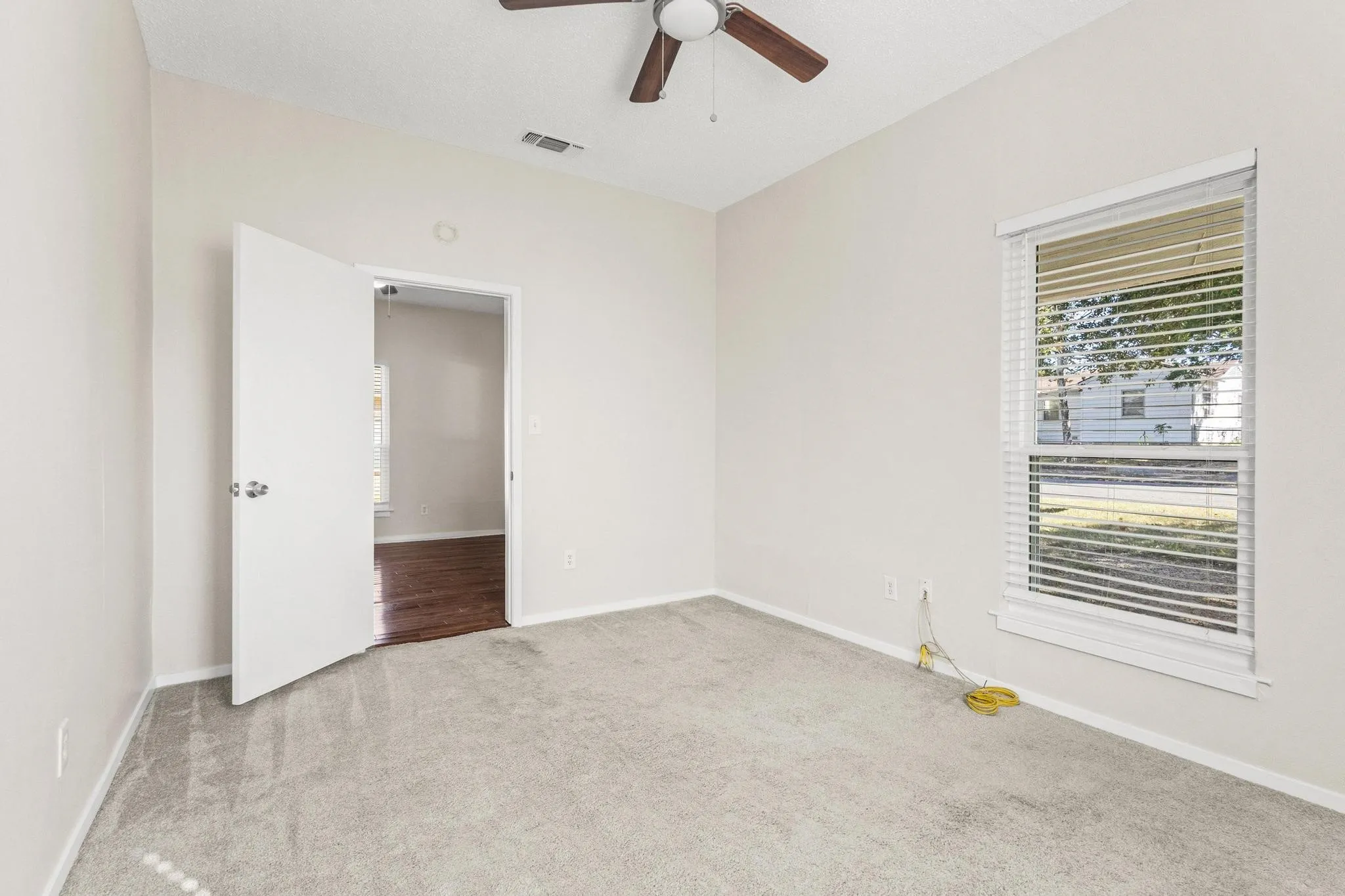 Single Family Residence For Sale in Grayson County , 904 S Gribble Street, Sherman, Texas 75090, 4 Bedroom, 2 Bathroom, Garage spaces, 1,630 Sqft, built in 1930, Preowned, mls#21091089, Real Estate Agent in Sherman, Homes For Sale in Grayson county, Homes For Sale in Sherman, Realtor in Sherman Texas, Real Estate Brokerage Independent Realty Texas, Luminita Cordes Realtor