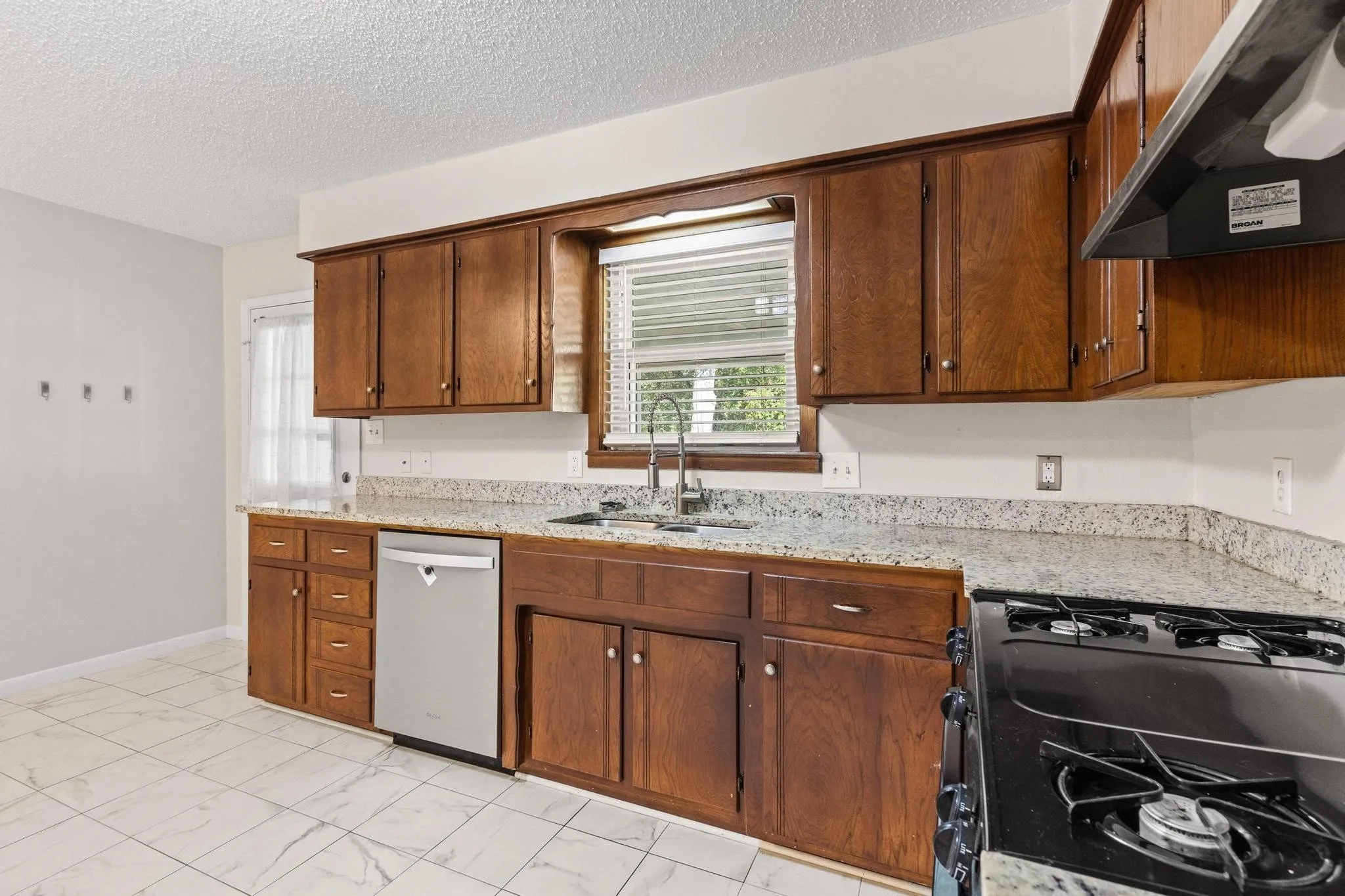 Single Family Residence For Sale in Grayson County , 904 S Gribble Street, Sherman, Texas 75090, 4 Bedroom, 2 Bathroom, Garage spaces, 1,630 Sqft, built in 1930, Preowned, mls#21091089, Real Estate Agent in Sherman, Homes For Sale in Grayson county, Homes For Sale in Sherman, Realtor in Sherman Texas, Real Estate Brokerage Independent Realty Texas, Luminita Cordes Realtor