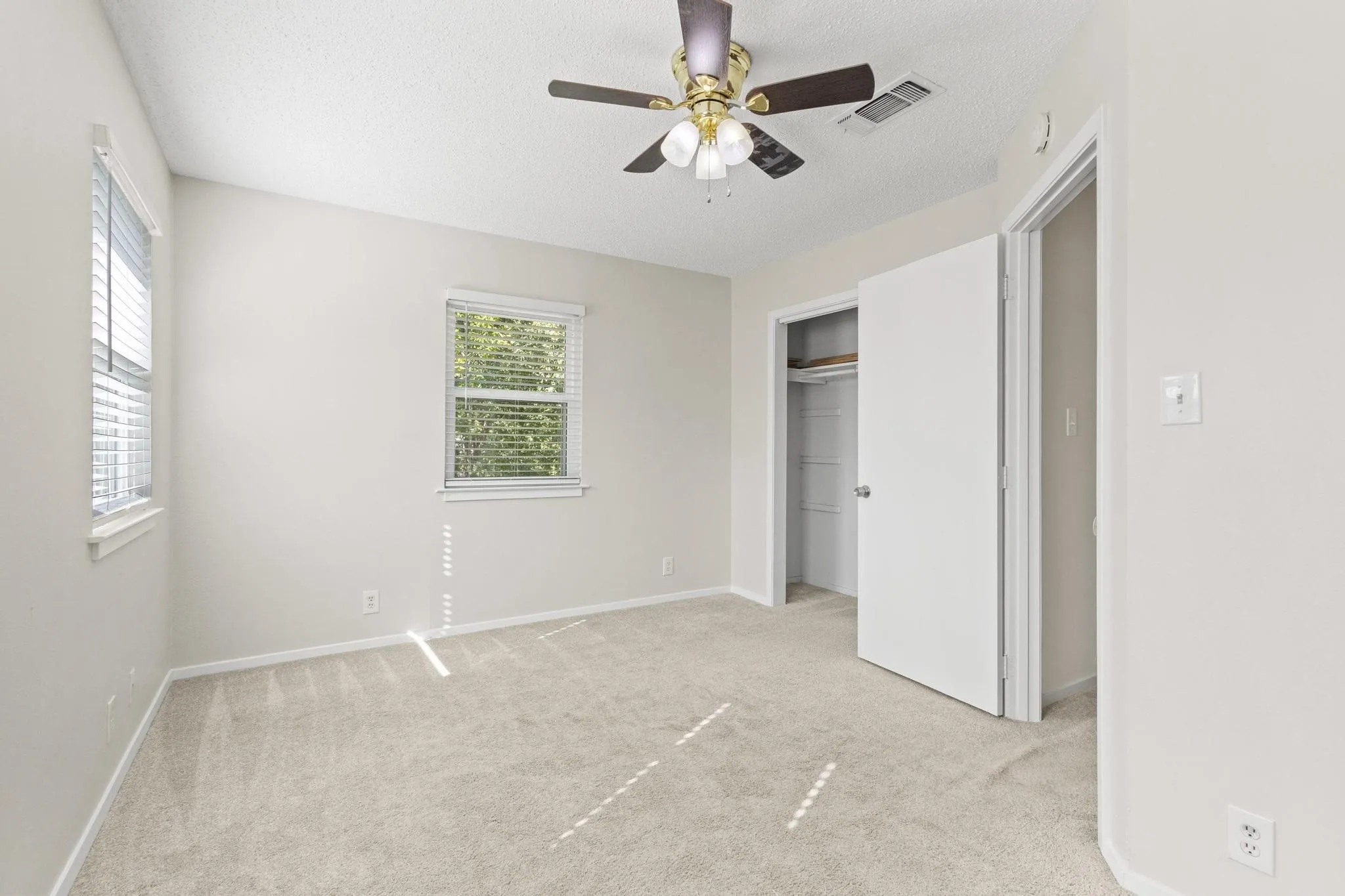 Single Family Residence For Sale in Grayson County , 904 S Gribble Street, Sherman, Texas 75090, 4 Bedroom, 2 Bathroom, Garage spaces, 1,630 Sqft, built in 1930, Preowned, mls#21091089, Real Estate Agent in Sherman, Homes For Sale in Grayson county, Homes For Sale in Sherman, Realtor in Sherman Texas, Real Estate Brokerage Independent Realty Texas, Luminita Cordes Realtor
