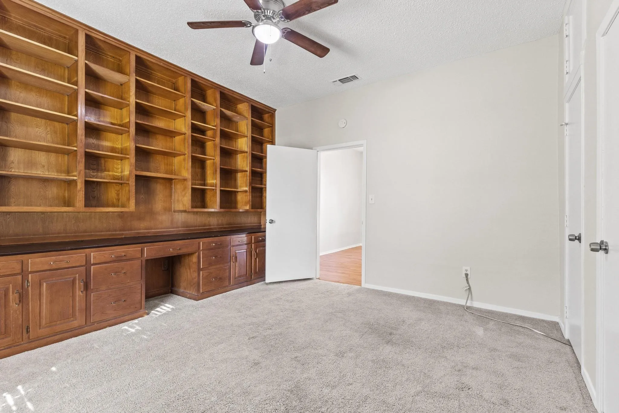 Single Family Residence For Sale in Grayson County , 904 S Gribble Street, Sherman, Texas 75090, 4 Bedroom, 2 Bathroom, Garage spaces, 1,630 Sqft, built in 1930, Preowned, mls#21091089, Real Estate Agent in Sherman, Homes For Sale in Grayson county, Homes For Sale in Sherman, Realtor in Sherman Texas, Real Estate Brokerage Independent Realty Texas, Luminita Cordes Realtor