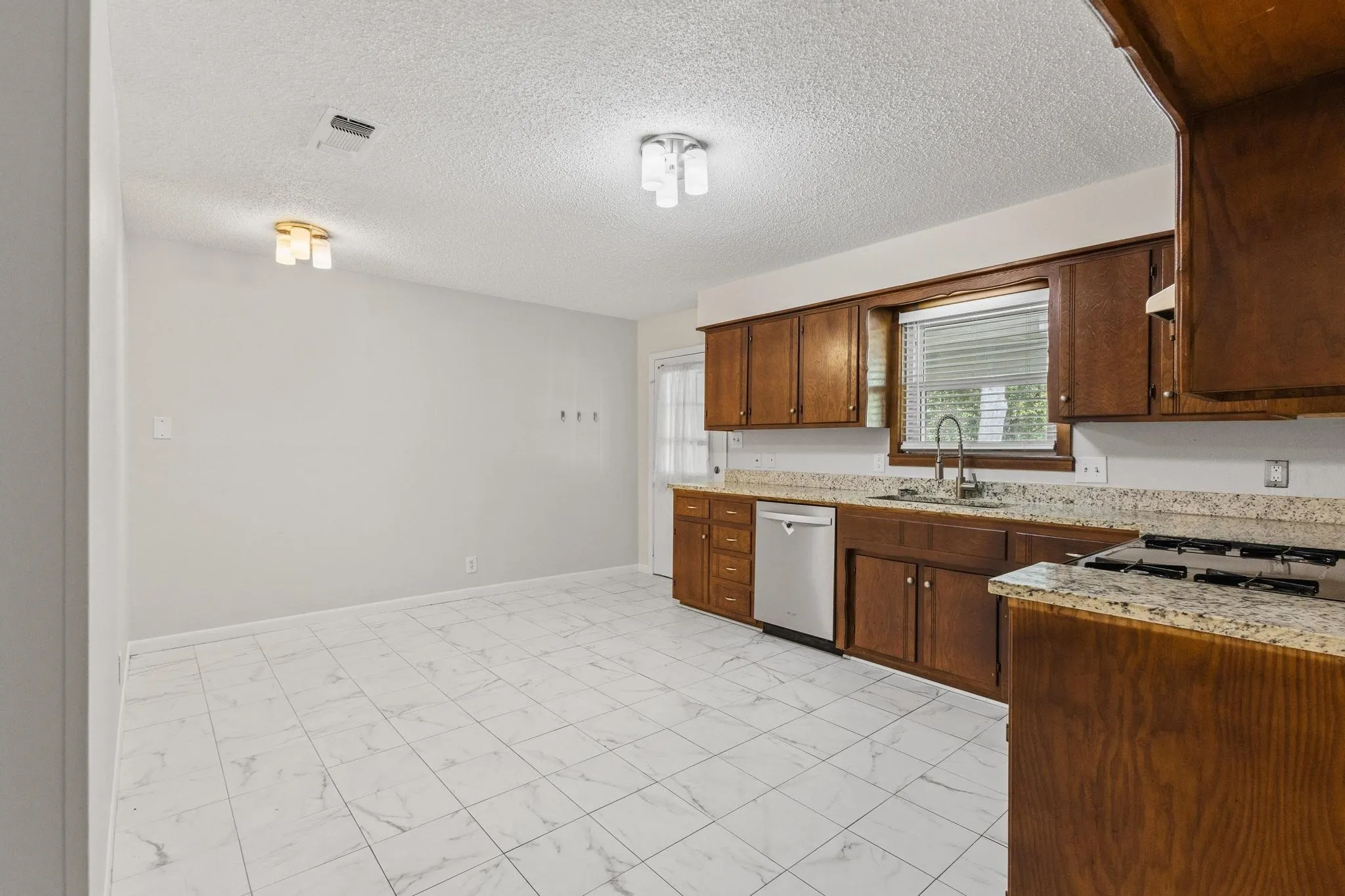 Single Family Residence For Sale in Grayson County , 904 S Gribble Street, Sherman, Texas 75090, 4 Bedroom, 2 Bathroom, Garage spaces, 1,630 Sqft, built in 1930, Preowned, mls#21091089, Real Estate Agent in Sherman, Homes For Sale in Grayson county, Homes For Sale in Sherman, Realtor in Sherman Texas, Real Estate Brokerage Independent Realty Texas, Luminita Cordes Realtor