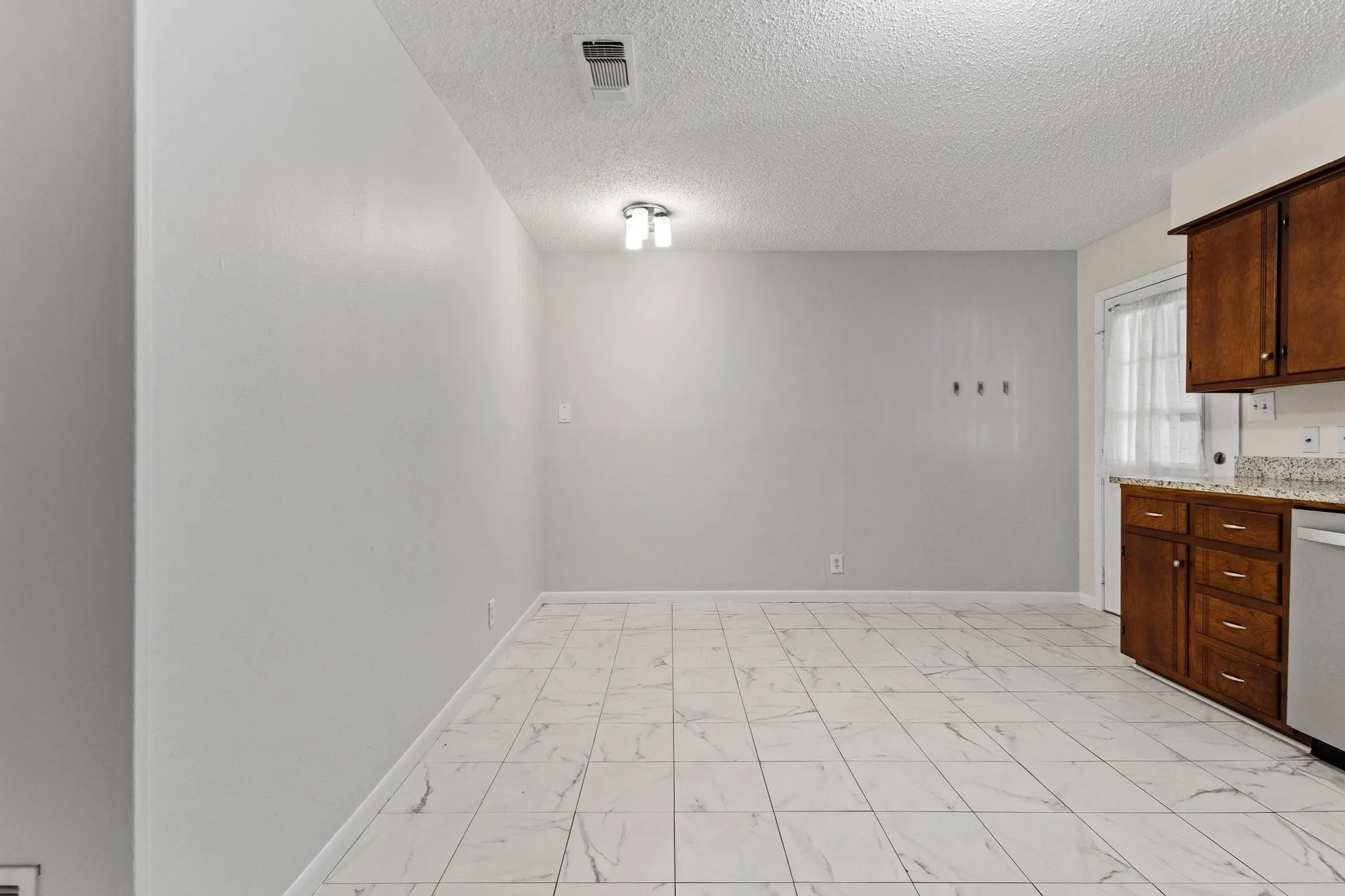 Single Family Residence For Sale in Grayson County , 904 S Gribble Street, Sherman, Texas 75090, 4 Bedroom, 2 Bathroom, Garage spaces, 1,630 Sqft, built in 1930, Preowned, mls#21091089, Real Estate Agent in Sherman, Homes For Sale in Grayson county, Homes For Sale in Sherman, Realtor in Sherman Texas, Real Estate Brokerage Independent Realty Texas, Luminita Cordes Realtor