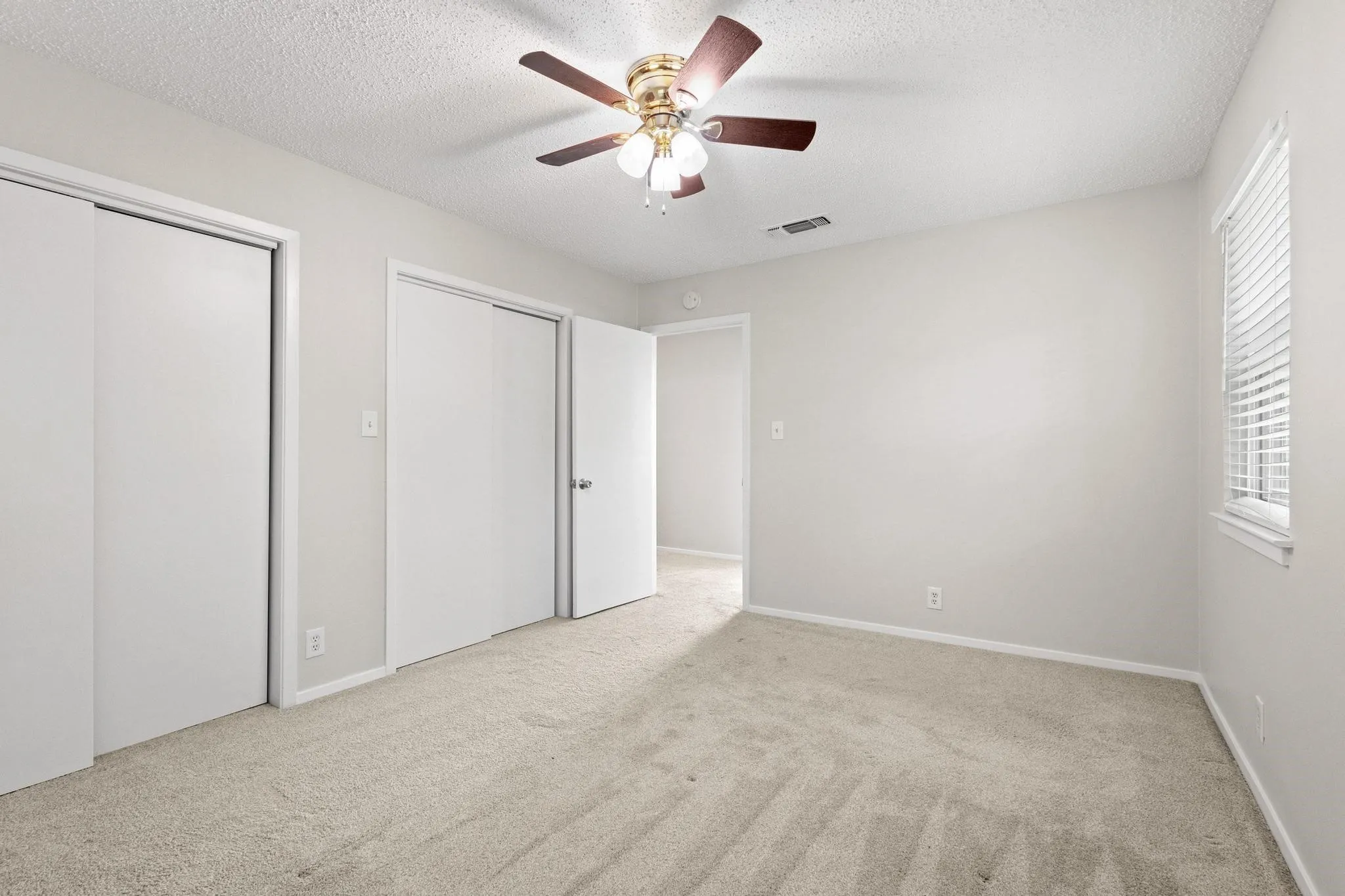Single Family Residence For Sale in Grayson County , 904 S Gribble Street, Sherman, Texas 75090, 4 Bedroom, 2 Bathroom, Garage spaces, 1,630 Sqft, built in 1930, Preowned, mls#21091089, Real Estate Agent in Sherman, Homes For Sale in Grayson county, Homes For Sale in Sherman, Realtor in Sherman Texas, Real Estate Brokerage Independent Realty Texas, Luminita Cordes Realtor
