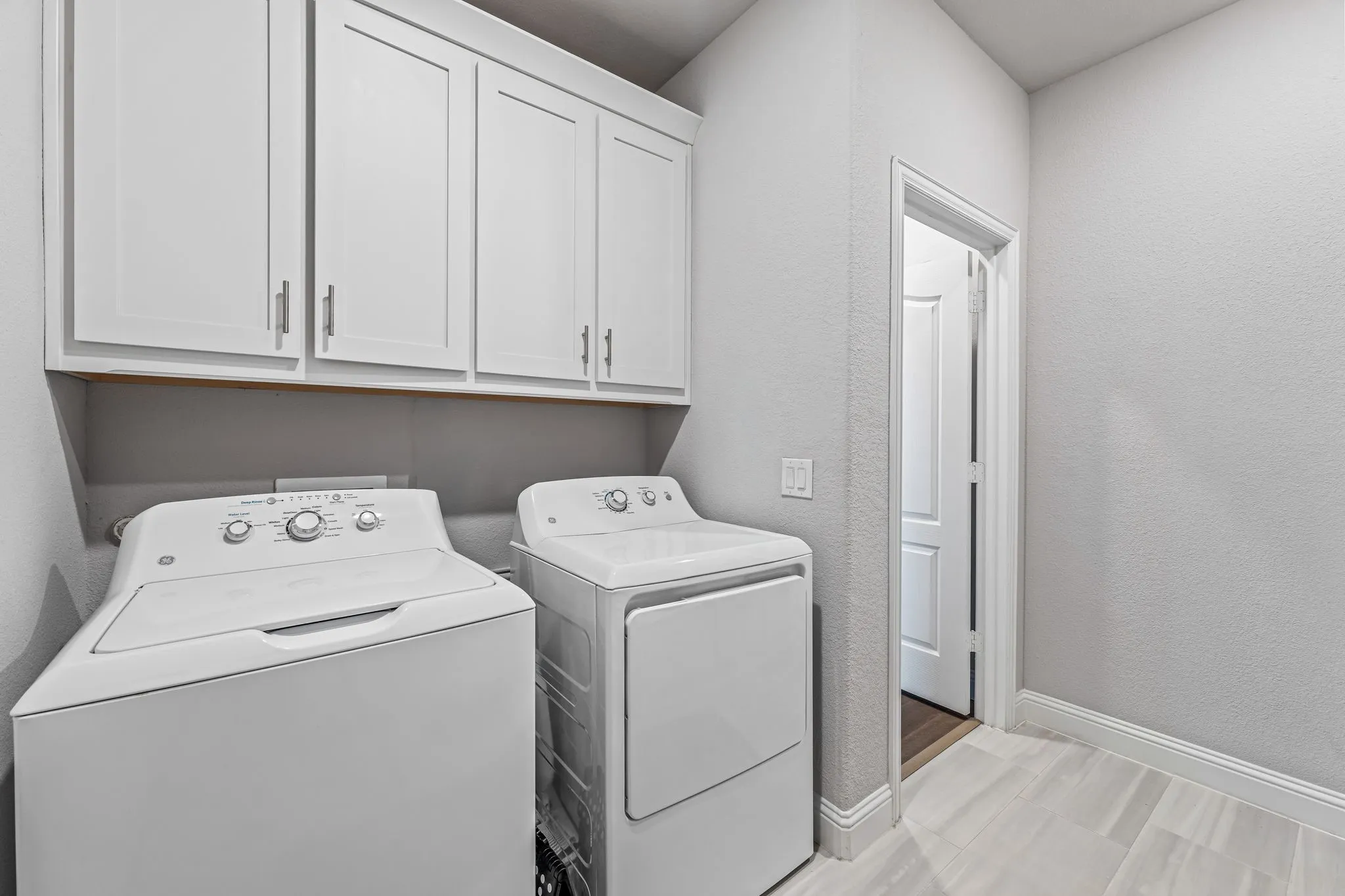Single Family Residence For Sale in Johnson County , 12604 Eagles Bluff, Godley, Texas 76044, 4 Bedroom, 4 Bathroom, 3 Garage spaces, 3,441 Sqft, built in 2022, mls#21092405, Real Estate Agent in Godley, Homes For Sale in Johnson county, Homes For Sale in Godley, Realtor in Godley Texas, Real Estate Brokerage Independent Realty Texas, Luminita Cordes Realtor