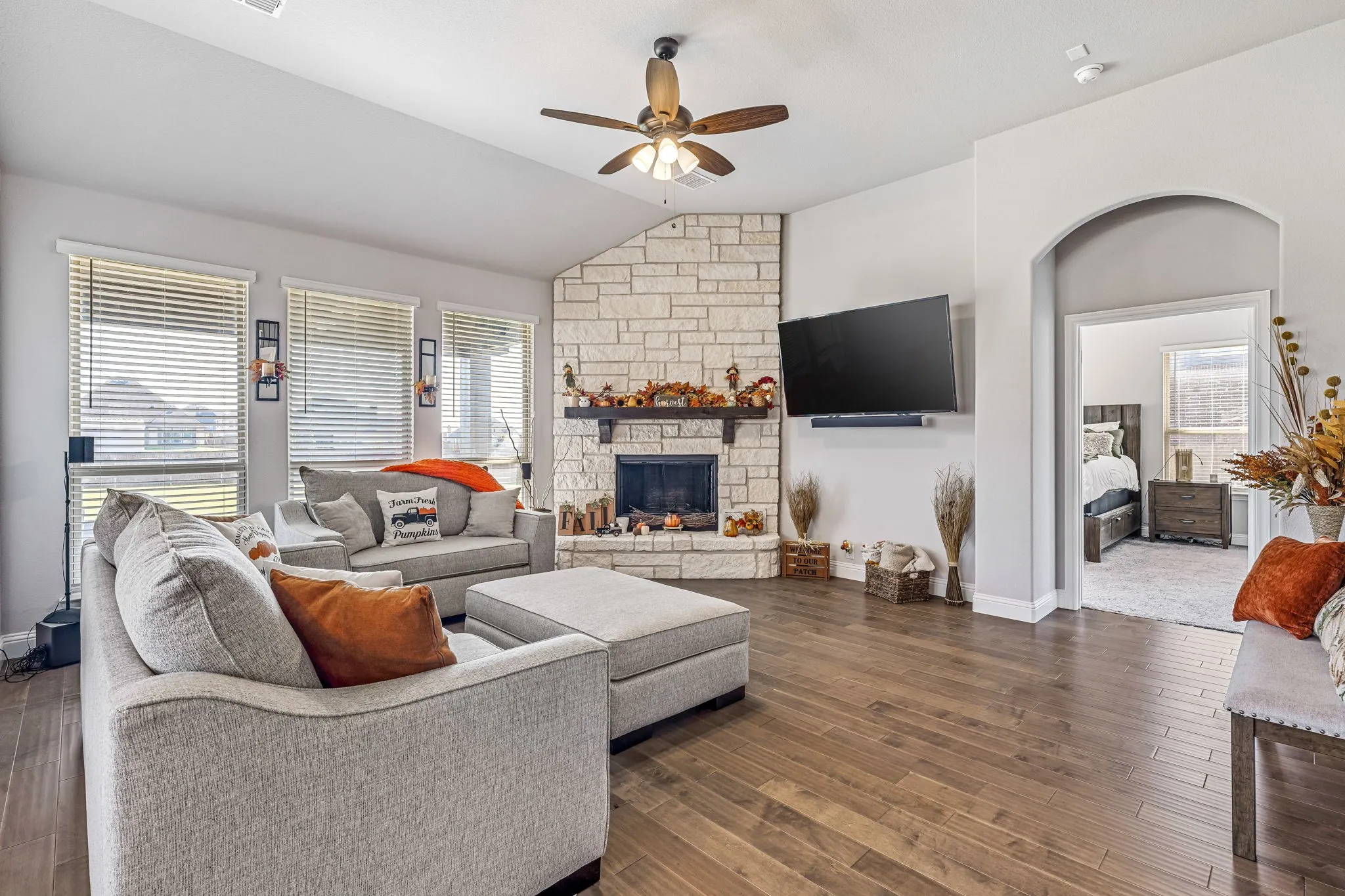 Single Family Residence For Sale in Johnson County , 12604 Eagles Bluff, Godley, Texas 76044, 4 Bedroom, 4 Bathroom, 3 Garage spaces, 3,441 Sqft, built in 2022, mls#21092405, Real Estate Agent in Godley, Homes For Sale in Johnson county, Homes For Sale in Godley, Realtor in Godley Texas, Real Estate Brokerage Independent Realty Texas, Luminita Cordes Realtor