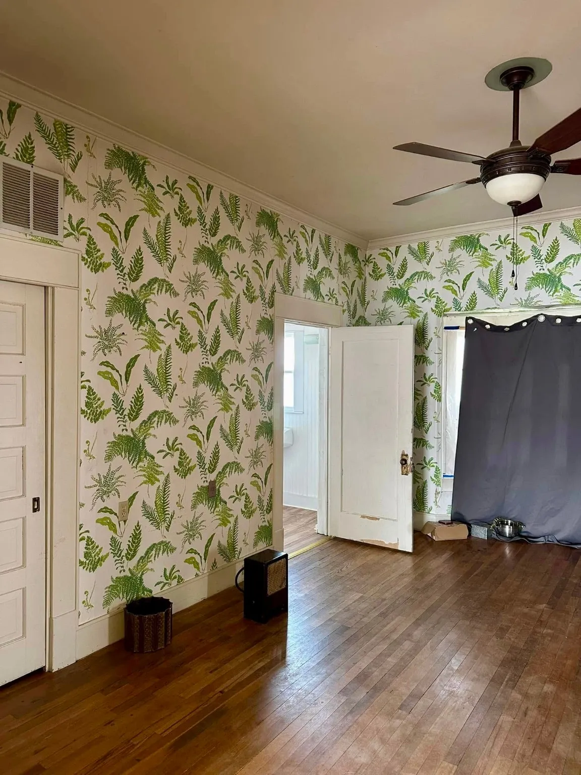 Single Family Residence For Sale in Hardeman County , 600 Mercer Street, Quanah, Texas 79252, 5 Bedroom, 3 Bathroom, 2 Garage spaces, 3,570 Sqft, built in 1902, mls#21093207, Real Estate Agent in Quanah, Homes For Sale in Hardeman county, Homes For Sale in Quanah, Realtor in Quanah Texas, Real Estate Brokerage Independent Realty Texas, Luminita Cordes Realtor