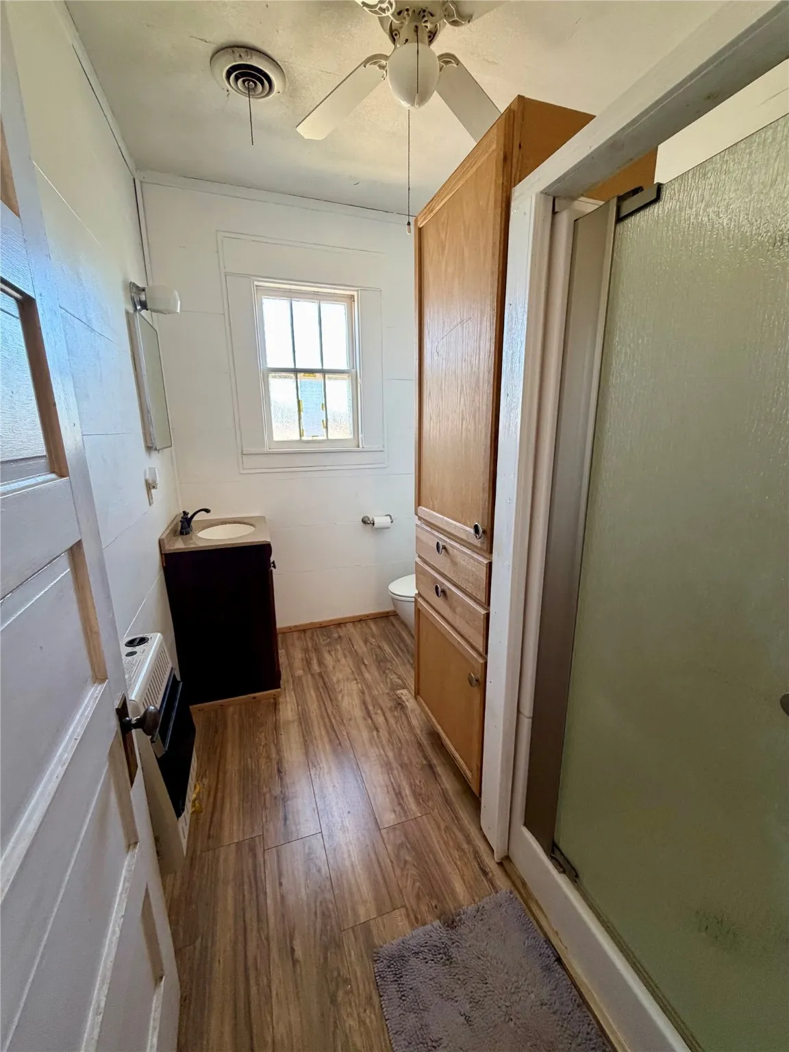 Single Family Residence For Sale in Hardeman County , 600 Mercer Street, Quanah, Texas 79252, 5 Bedroom, 3 Bathroom, 2 Garage spaces, 3,570 Sqft, built in 1902, mls#21093207, Real Estate Agent in Quanah, Homes For Sale in Hardeman county, Homes For Sale in Quanah, Realtor in Quanah Texas, Real Estate Brokerage Independent Realty Texas, Luminita Cordes Realtor