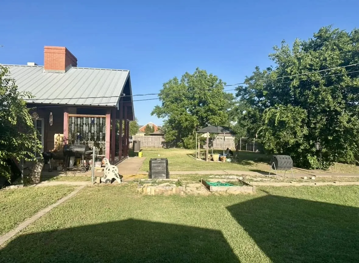 Single Family Residence For Sale in Hardeman County , 600 Mercer Street, Quanah, Texas 79252, 5 Bedroom, 3 Bathroom, 2 Garage spaces, 3,570 Sqft, built in 1902, mls#21093207, Real Estate Agent in Quanah, Homes For Sale in Hardeman county, Homes For Sale in Quanah, Realtor in Quanah Texas, Real Estate Brokerage Independent Realty Texas, Luminita Cordes Realtor