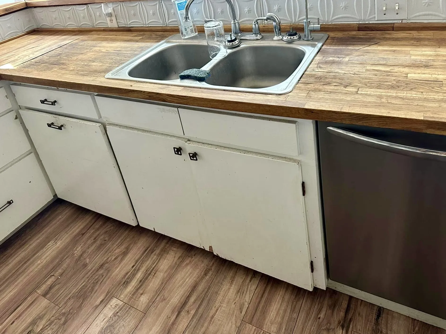 Single Family Residence For Sale in Hardeman County , 600 Mercer Street, Quanah, Texas 79252, 5 Bedroom, 3 Bathroom, 2 Garage spaces, 3,570 Sqft, built in 1902, mls#21093207, Real Estate Agent in Quanah, Homes For Sale in Hardeman county, Homes For Sale in Quanah, Realtor in Quanah Texas, Real Estate Brokerage Independent Realty Texas, Luminita Cordes Realtor