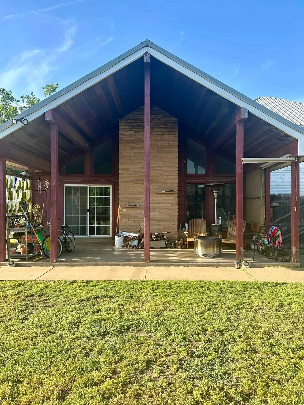 Single Family Residence For Sale in Hardeman County , 600 Mercer Street, Quanah, Texas 79252, 5 Bedroom, 3 Bathroom, 2 Garage spaces, 3,570 Sqft, built in 1902, mls#21093207, Real Estate Agent in Quanah, Homes For Sale in Hardeman county, Homes For Sale in Quanah, Realtor in Quanah Texas, Real Estate Brokerage Independent Realty Texas, Luminita Cordes Realtor
