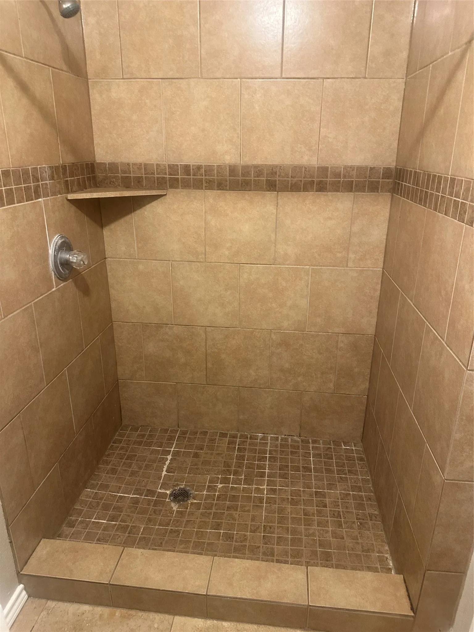 Single Family Residence For Rent in Montague County , 701 Hulme Street, Bowie, Texas 76230, 4 Bedroom, 2 Bathroom, 2 Garage spaces, 2,212 Sqft, built in 1950, mls#21093260, Real Estate Agent in Bowie, Homes For Rent in Montague county, Homes For Rent in Bowie, Realtor in Bowie Texas, Real Estate Brokerage Independent Realty Texas, Luminita Cordes Realtor
