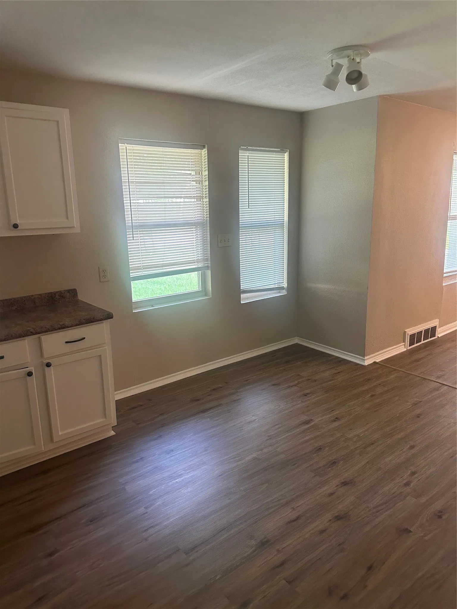 Single Family Residence For Rent in Montague County , 701 Hulme Street, Bowie, Texas 76230, 4 Bedroom, 2 Bathroom, 2 Garage spaces, 2,212 Sqft, built in 1950, mls#21093260, Real Estate Agent in Bowie, Homes For Rent in Montague county, Homes For Rent in Bowie, Realtor in Bowie Texas, Real Estate Brokerage Independent Realty Texas, Luminita Cordes Realtor
