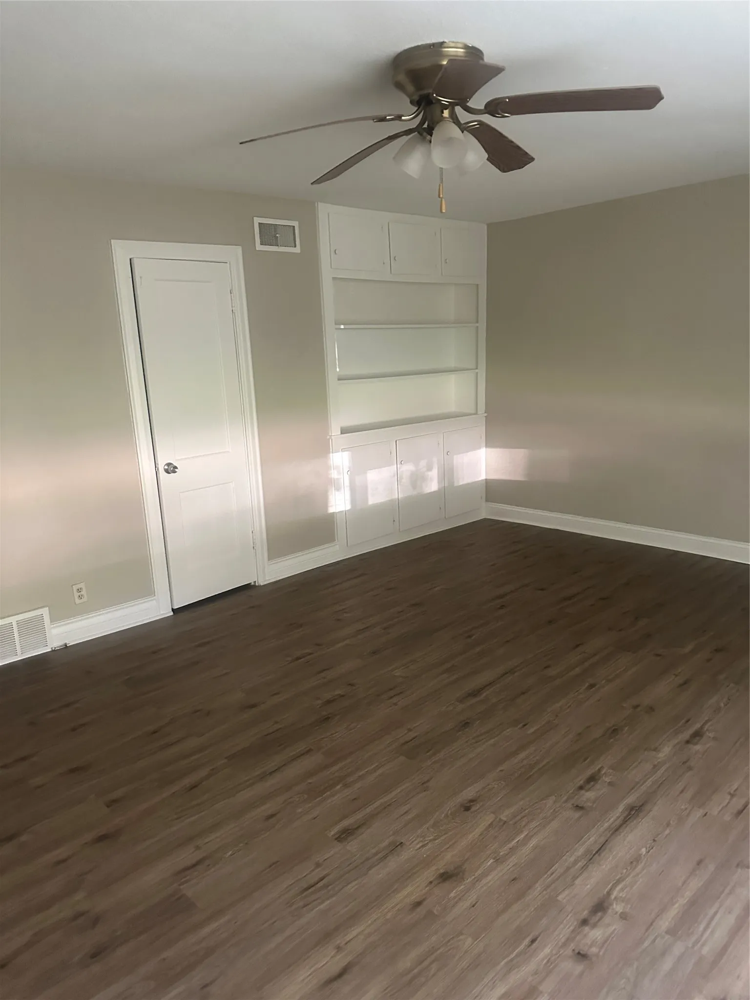 Single Family Residence For Rent in Montague County , 701 Hulme Street, Bowie, Texas 76230, 4 Bedroom, 2 Bathroom, 2 Garage spaces, 2,212 Sqft, built in 1950, mls#21093260, Real Estate Agent in Bowie, Homes For Rent in Montague county, Homes For Rent in Bowie, Realtor in Bowie Texas, Real Estate Brokerage Independent Realty Texas, Luminita Cordes Realtor