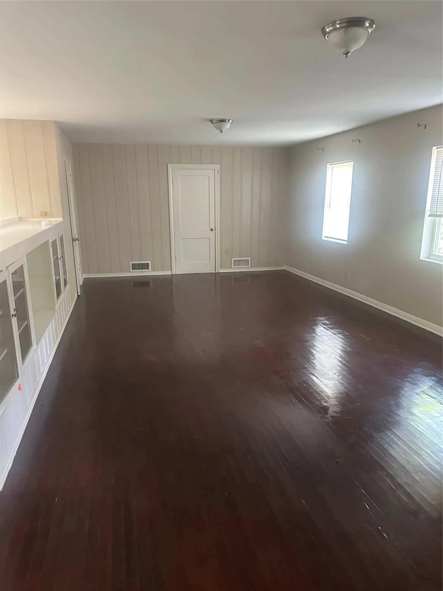 Single Family Residence For Rent in Montague County , 701 Hulme Street, Bowie, Texas 76230, 4 Bedroom, 2 Bathroom, 2 Garage spaces, 2,212 Sqft, built in 1950, mls#21093260, Real Estate Agent in Bowie, Homes For Rent in Montague county, Homes For Rent in Bowie, Realtor in Bowie Texas, Real Estate Brokerage Independent Realty Texas, Luminita Cordes Realtor