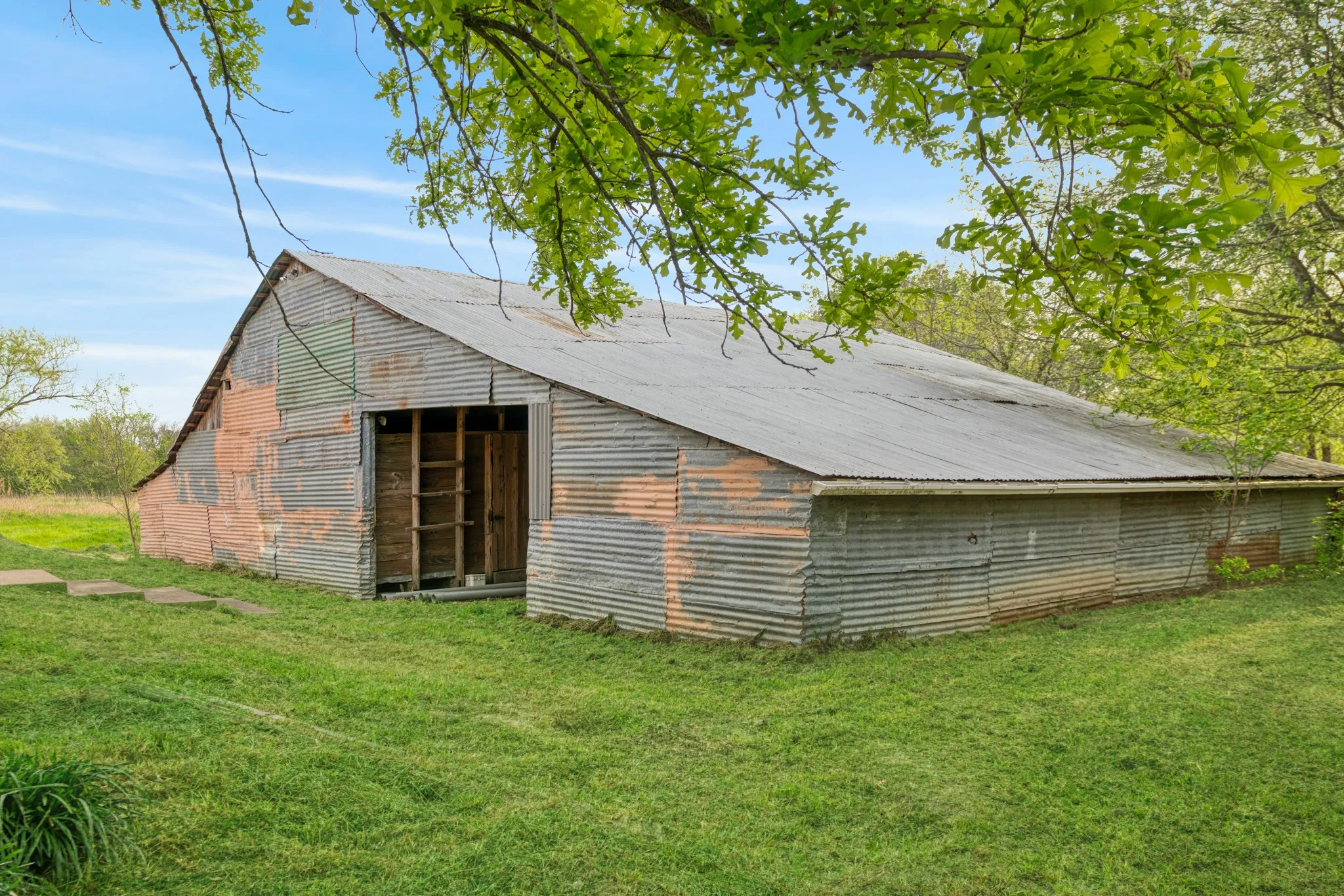 Farm For Sale in Hunt County , 6559 FM 2068, Commerce, Texas 75428, 3 Bedroom, 2 Bathroom, Garage spaces, 2,614 Sqft, built in 2007, mls#21093375, Real Estate Agent in Commerce, Homes For Sale in Hunt county, Homes For Sale in Commerce, Realtor in Commerce Texas, Real Estate Brokerage Independent Realty Texas, Luminita Cordes Realtor