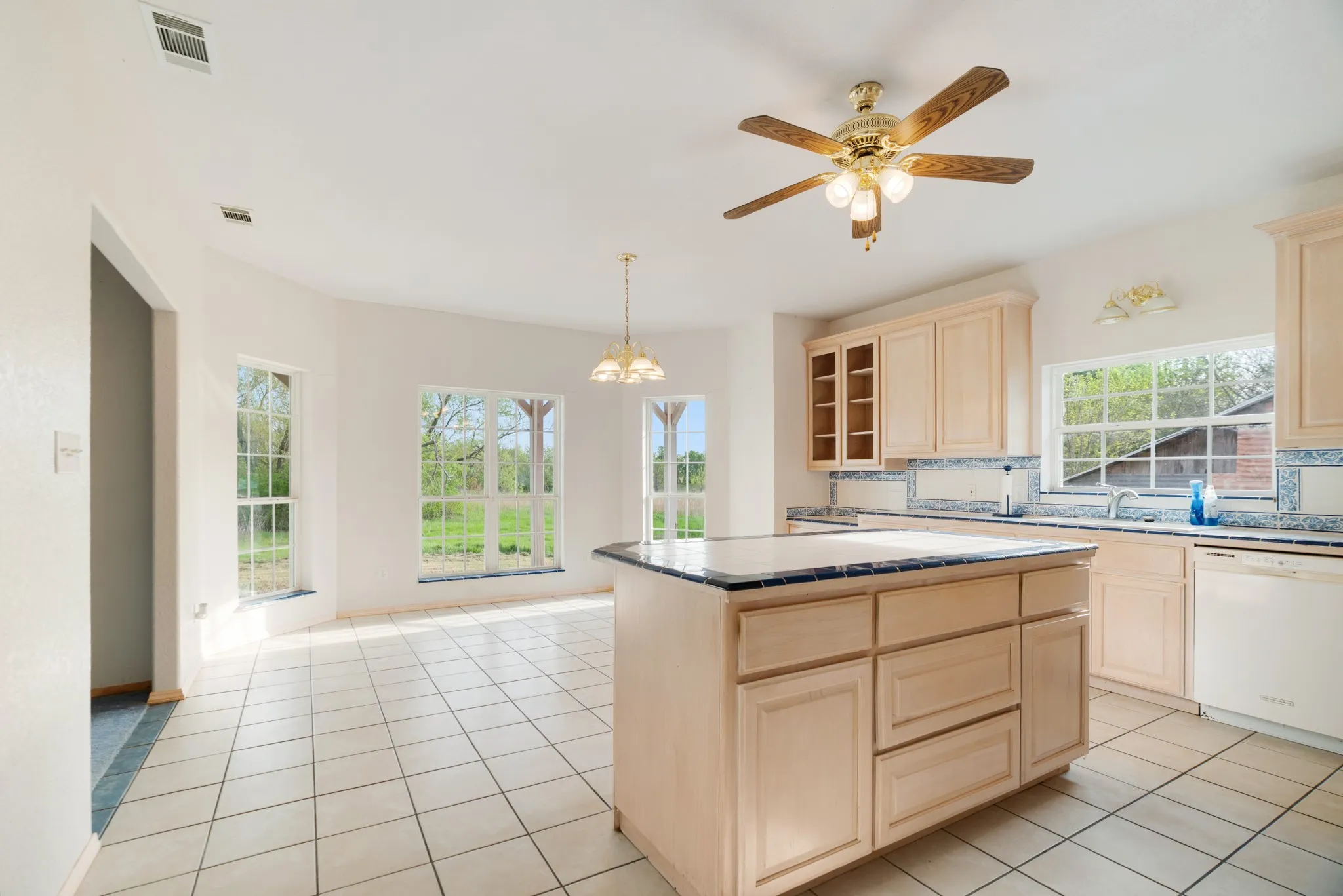 Farm For Sale in Hunt County , 6559 FM 2068, Commerce, Texas 75428, 3 Bedroom, 2 Bathroom, Garage spaces, 2,614 Sqft, built in 2007, mls#21093375, Real Estate Agent in Commerce, Homes For Sale in Hunt county, Homes For Sale in Commerce, Realtor in Commerce Texas, Real Estate Brokerage Independent Realty Texas, Luminita Cordes Realtor